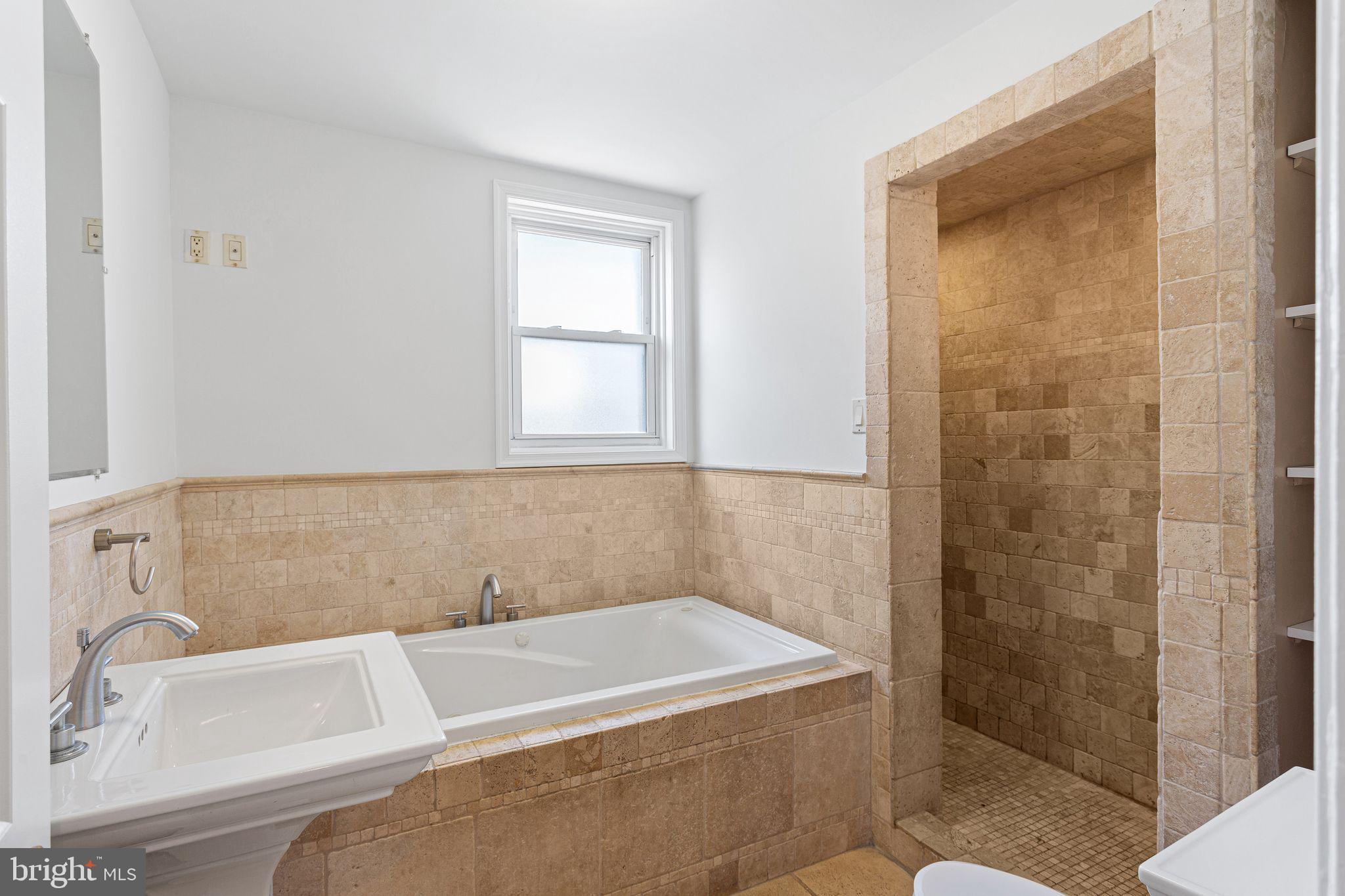 GIRARD ESTATES - Residential