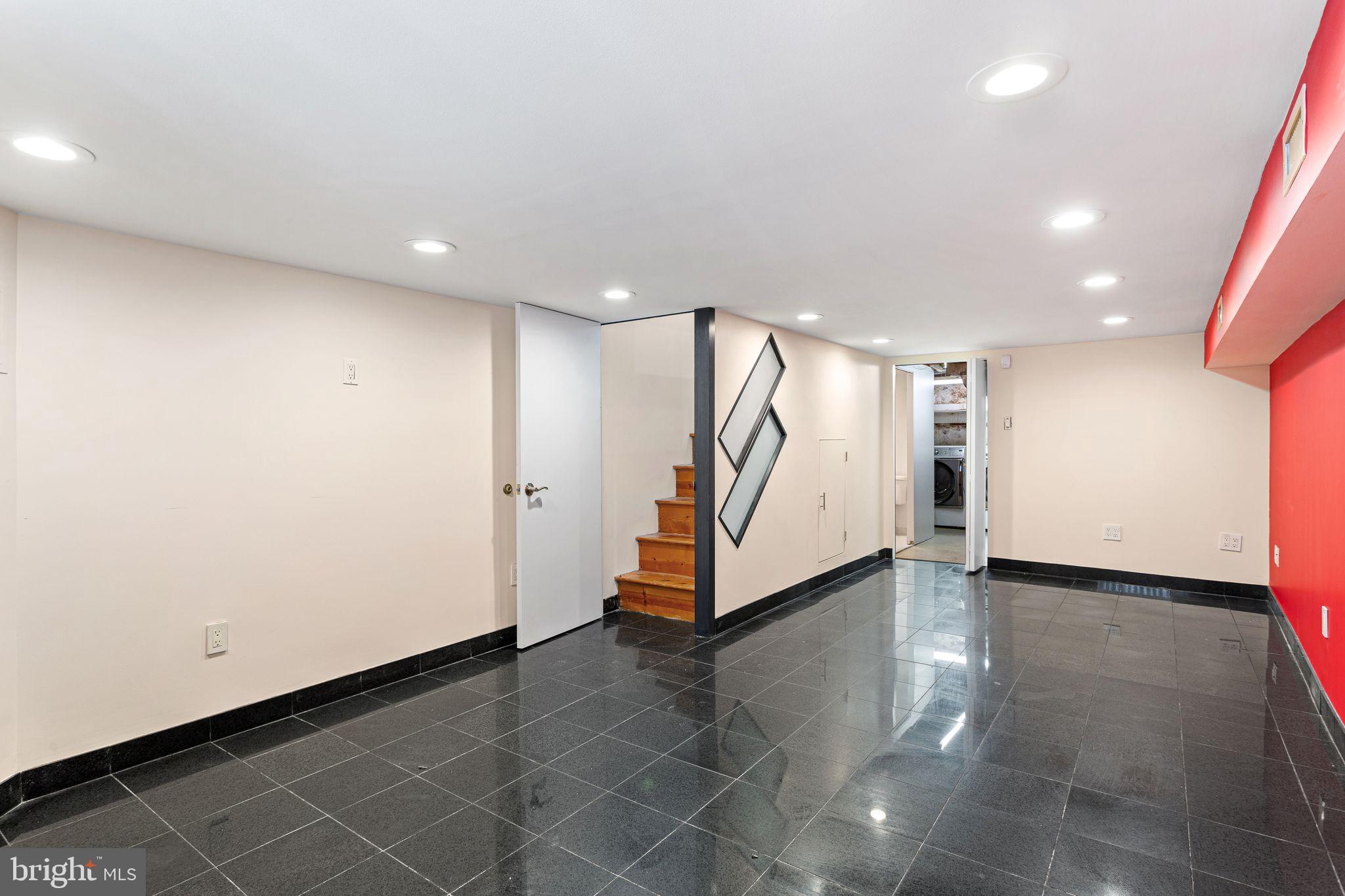 GIRARD ESTATES - Residential