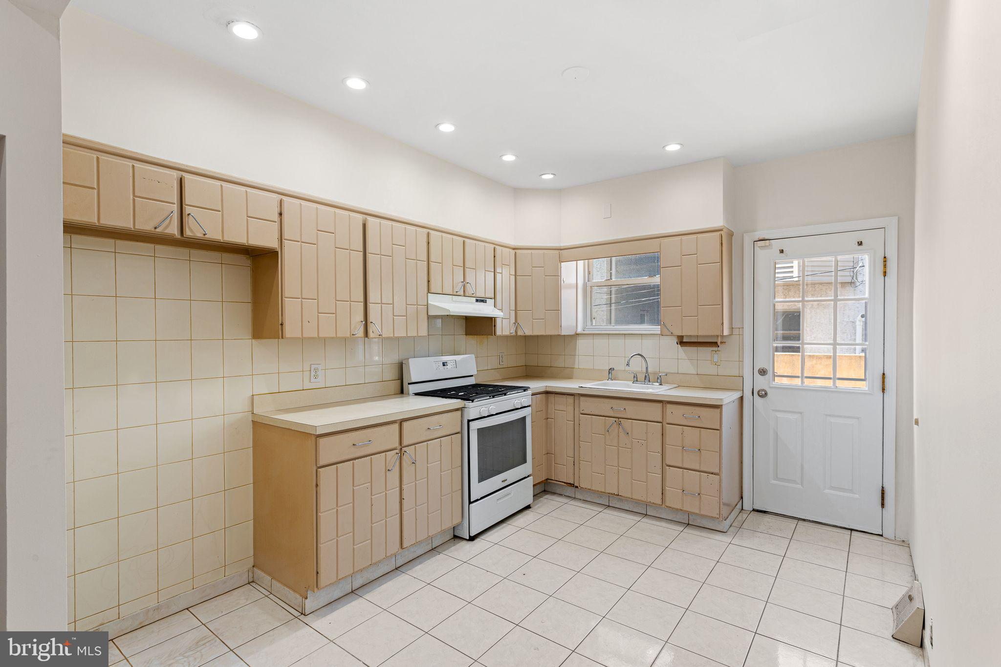 GIRARD ESTATES - Residential