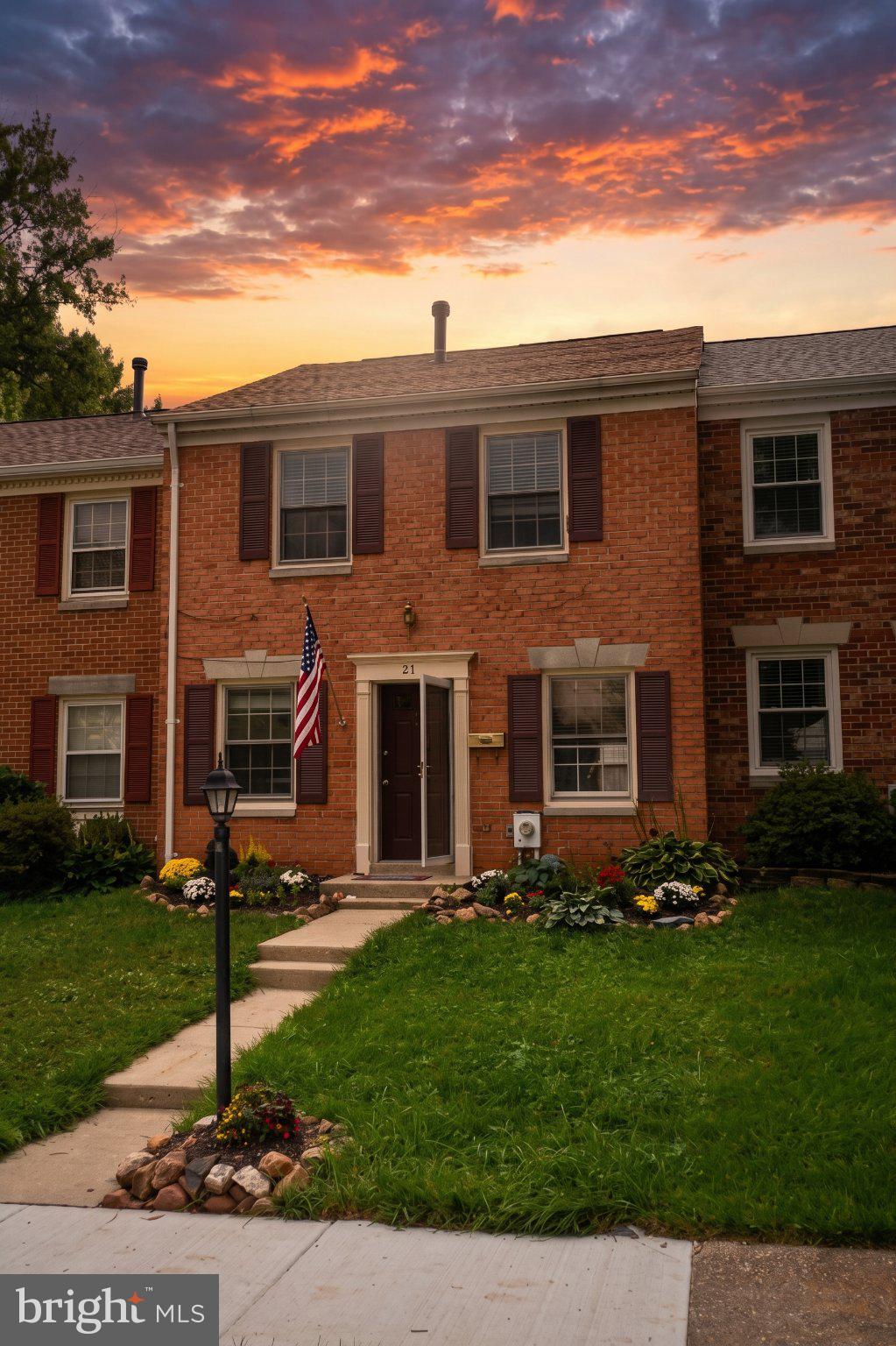 27 MIDLINE COURT