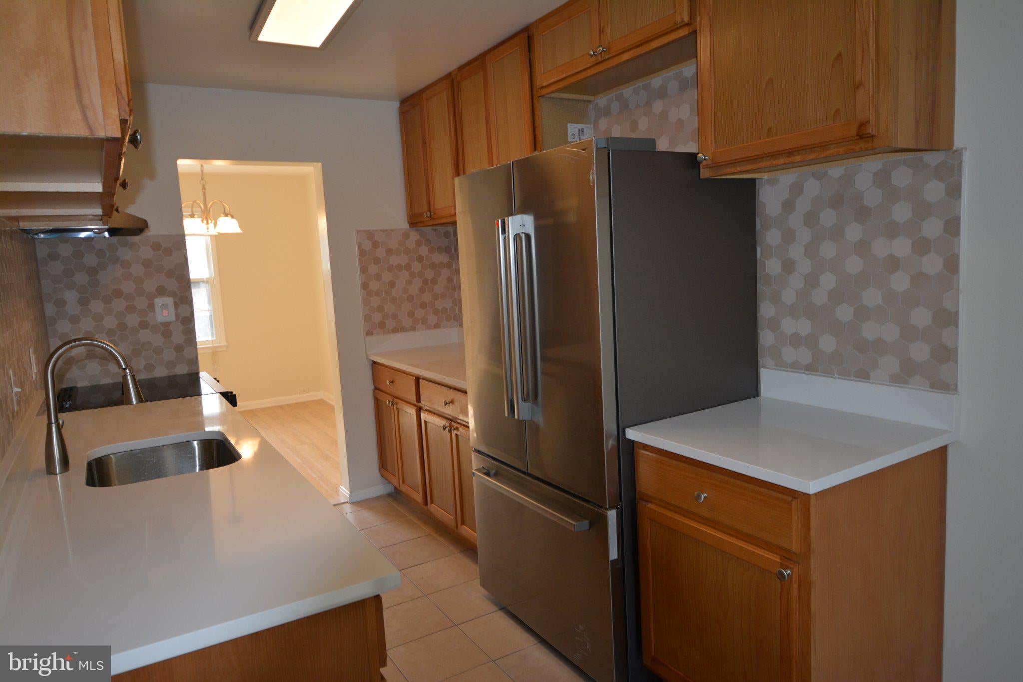 27 MIDLINE COURT