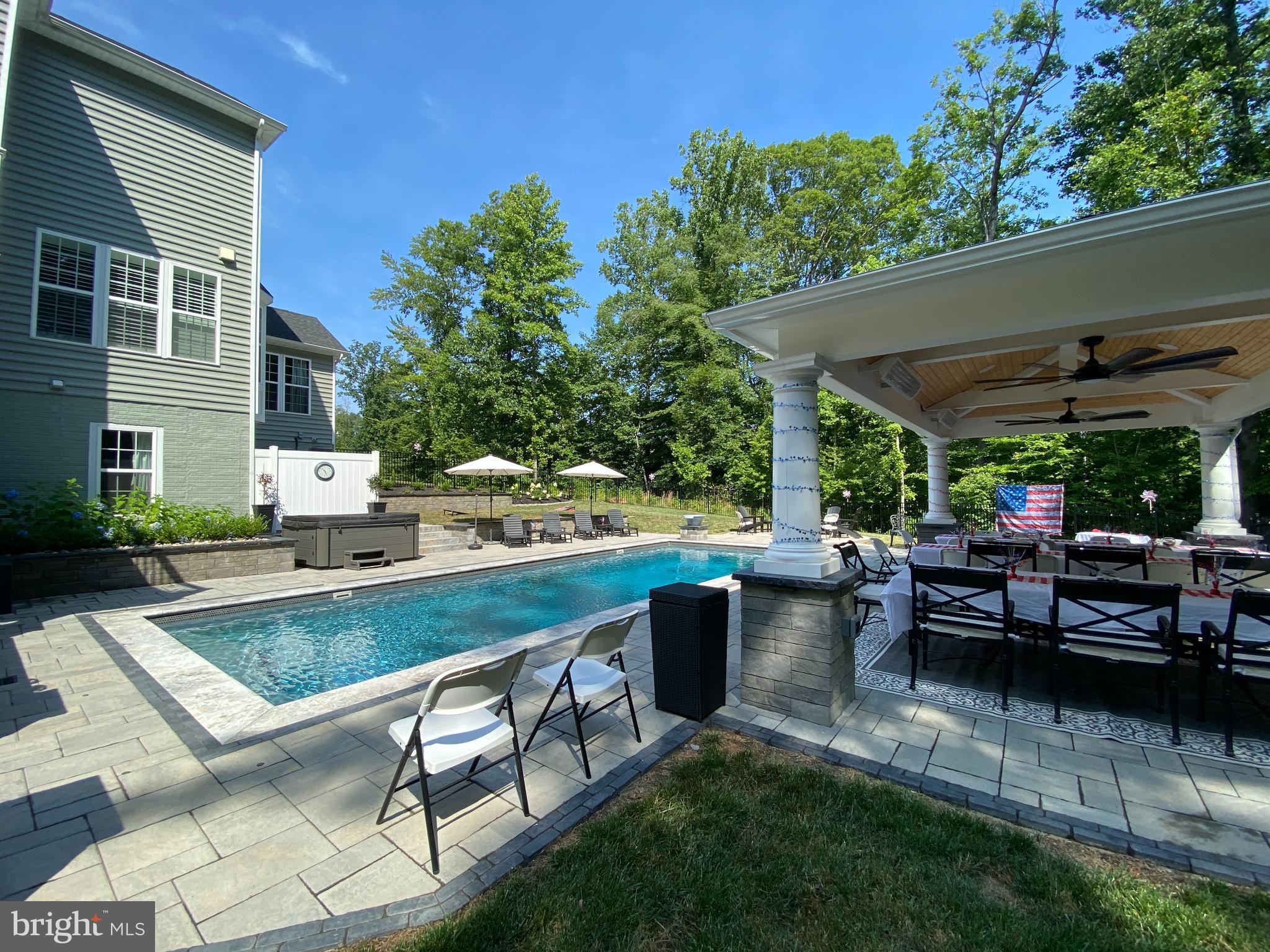 AUGUSTINE AT THE GLENS - Residential