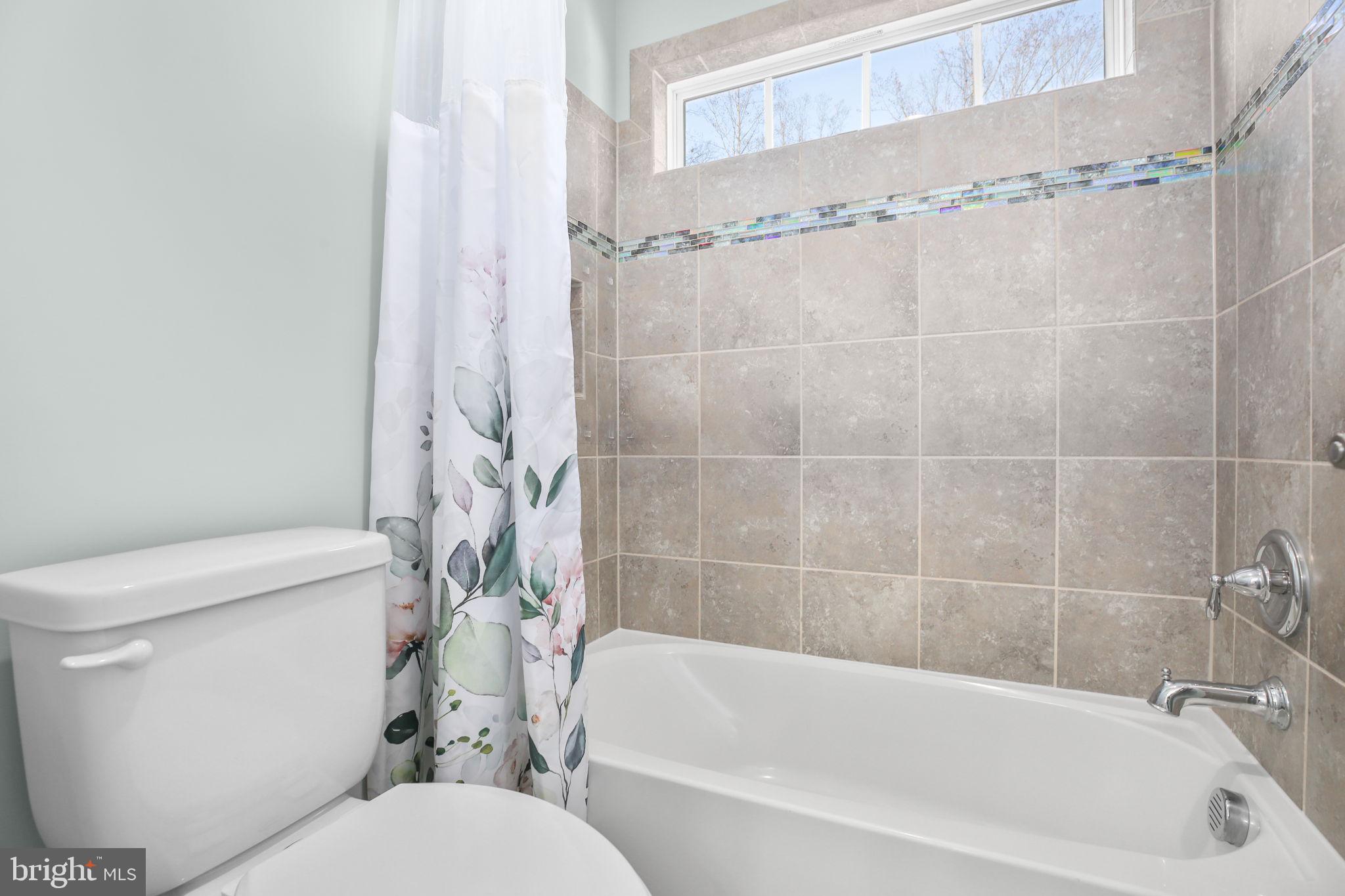 AUGUSTINE AT THE GLENS - Residential