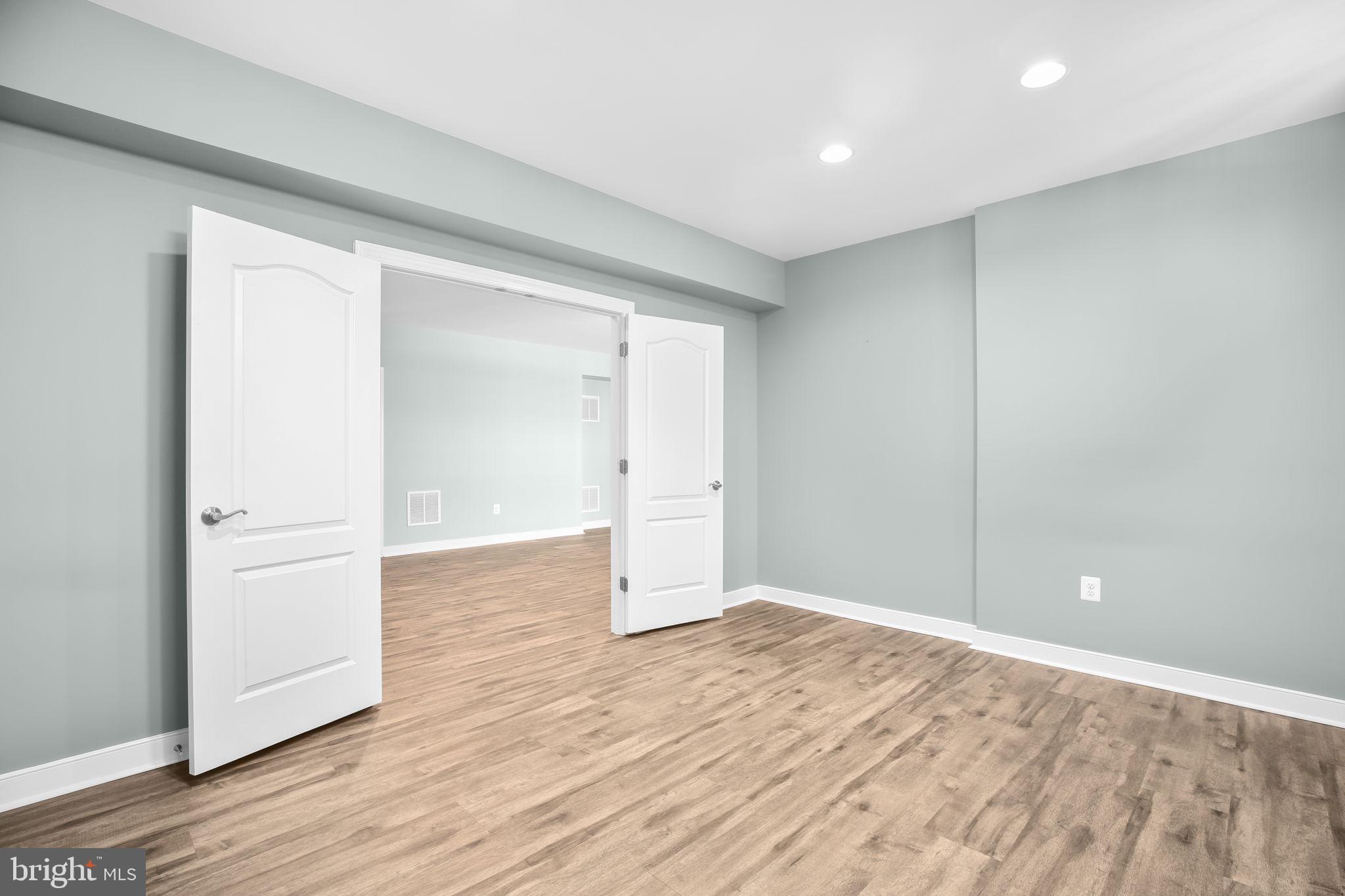 AUGUSTINE AT THE GLENS - Residential