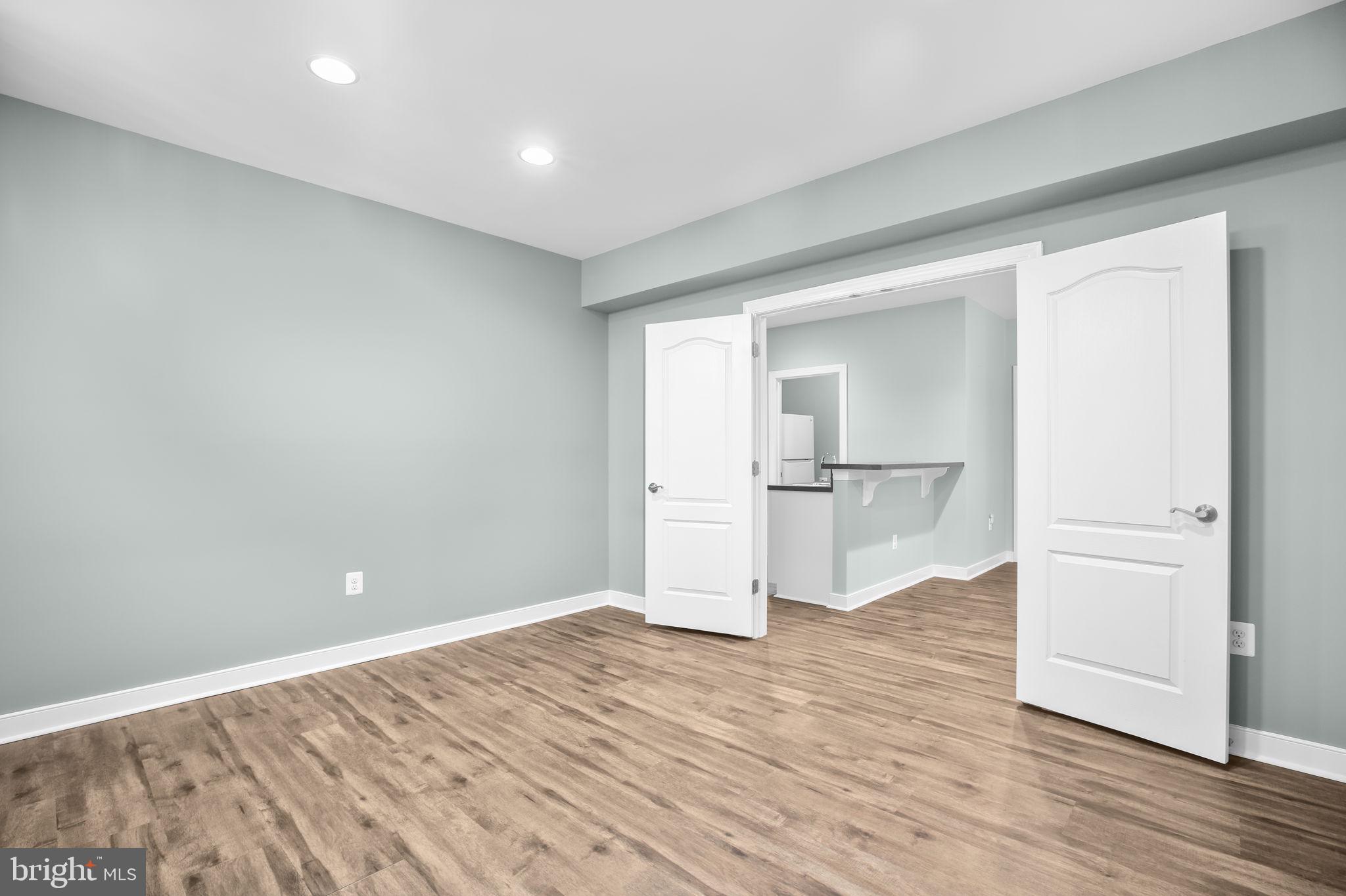 AUGUSTINE AT THE GLENS - Residential