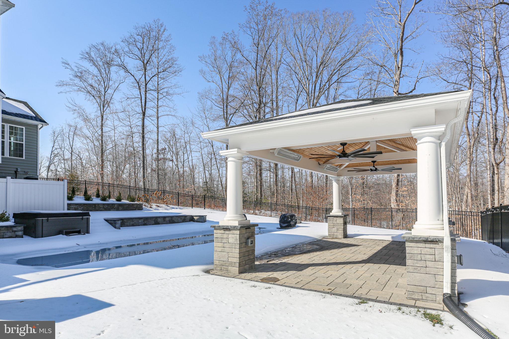 AUGUSTINE AT THE GLENS - Residential