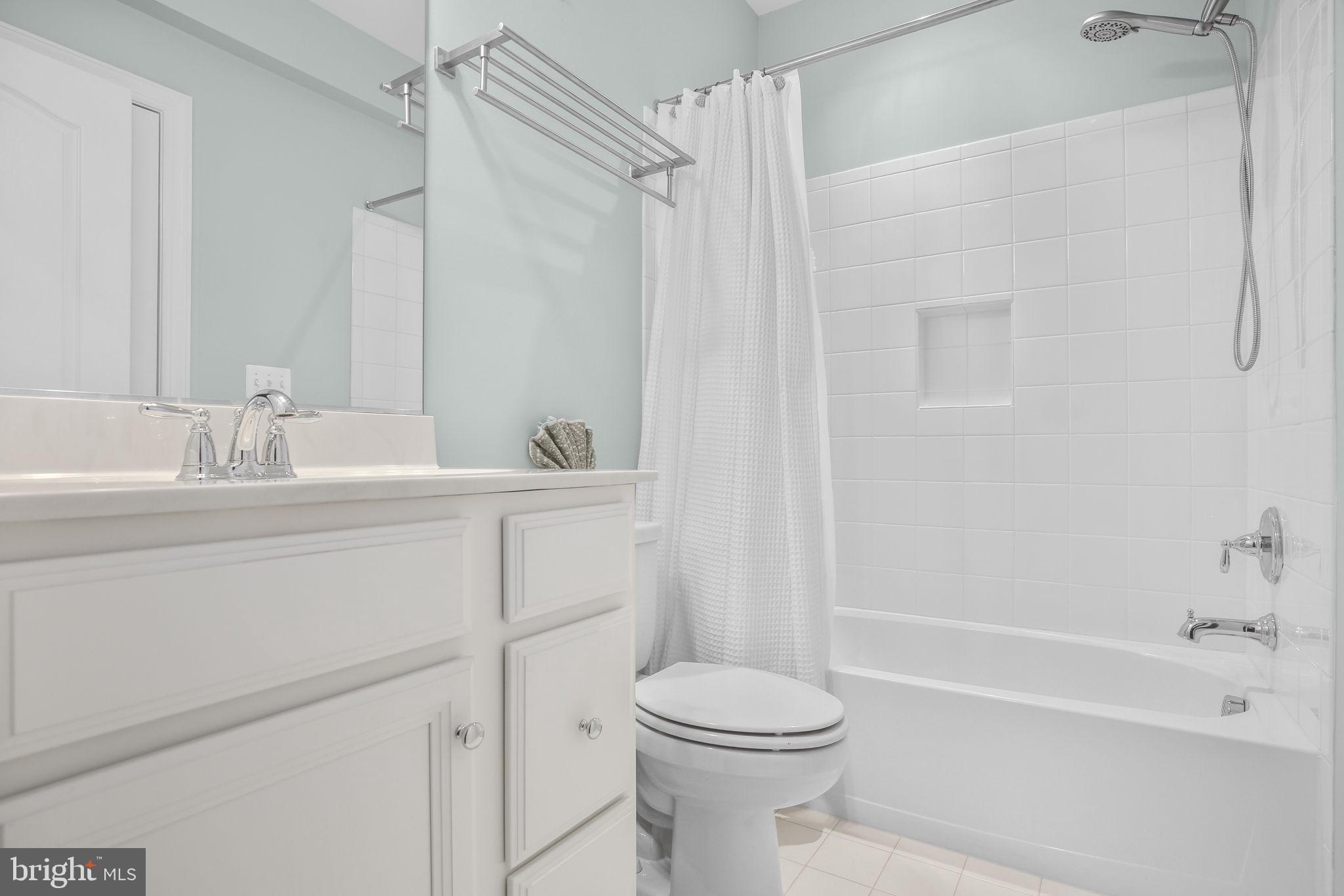 AUGUSTINE AT THE GLENS - Residential