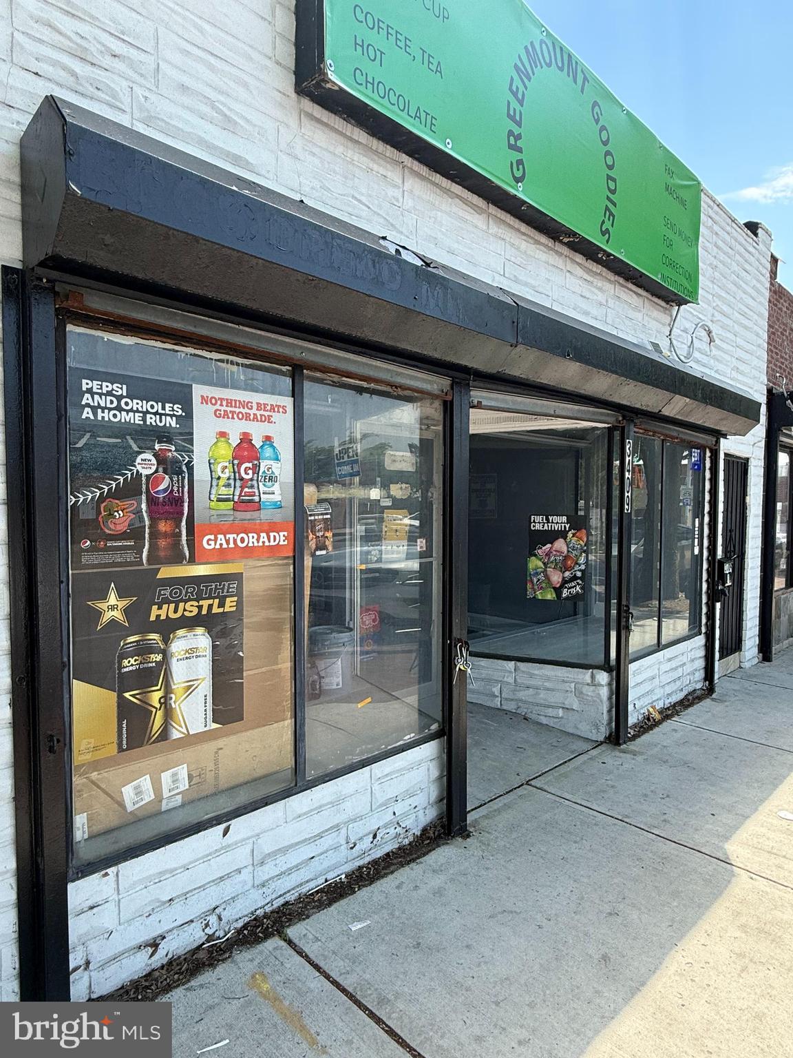 Main image without alt text