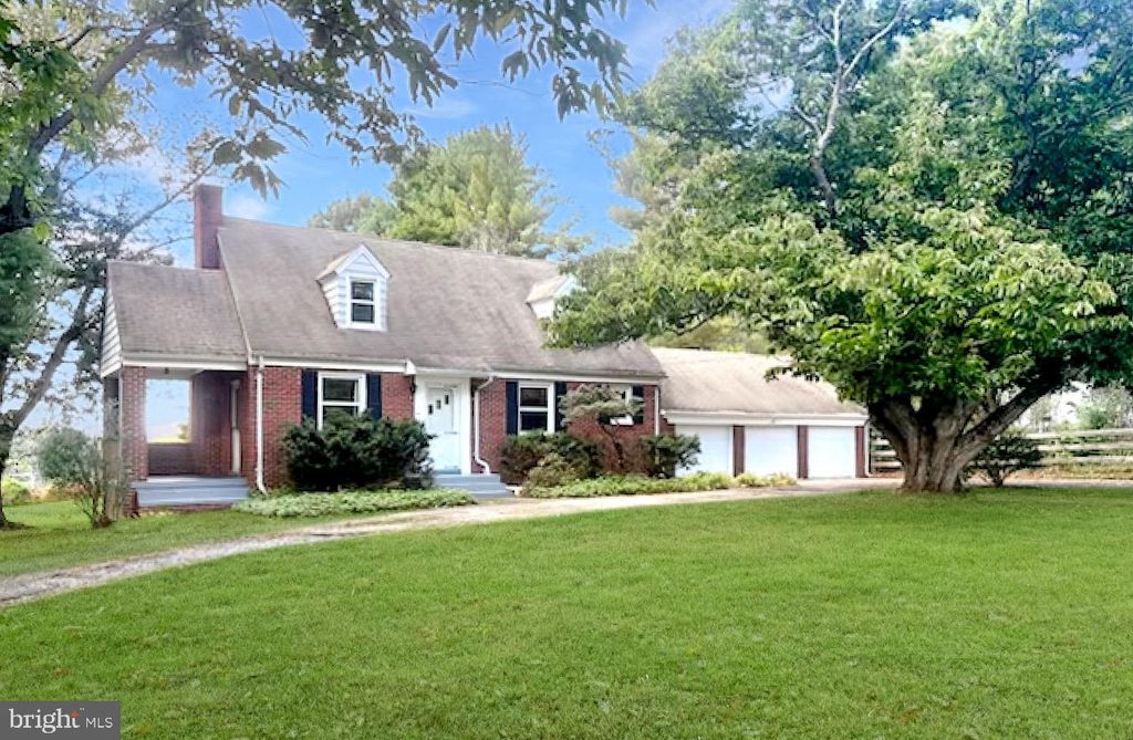 Photo of 19800 New Hampshire Avenue, BRINKLOW, MD 20862 (MLS # MDMC2203152)