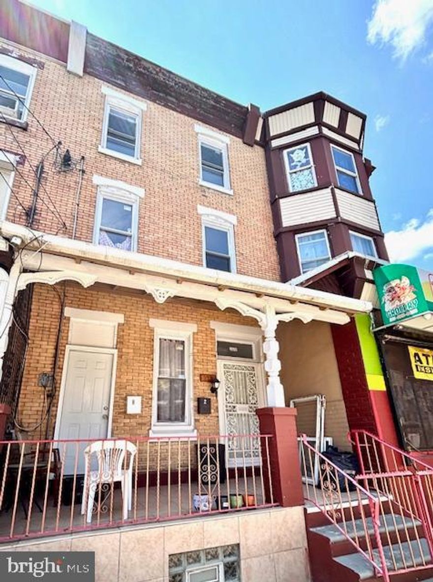 Welcome to 1538 W Butler St, Unit 2 – a freshly painted and rent-ready bi-level apartment offering 3 spacious bedrooms and 1 full bathroom.

The first level features a large living room filled with natural light, an eat-in kitchen, and one well-sized bedroom. Upstairs, you’ll find two additional generously sized bedrooms, providing ample space and privacy. This home offers a functional layout, fresh updates, and ample space to make it your own.