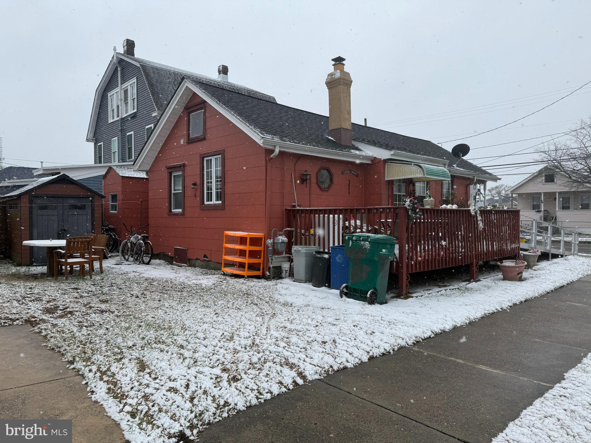 335 W GLENWOOD AVENUE