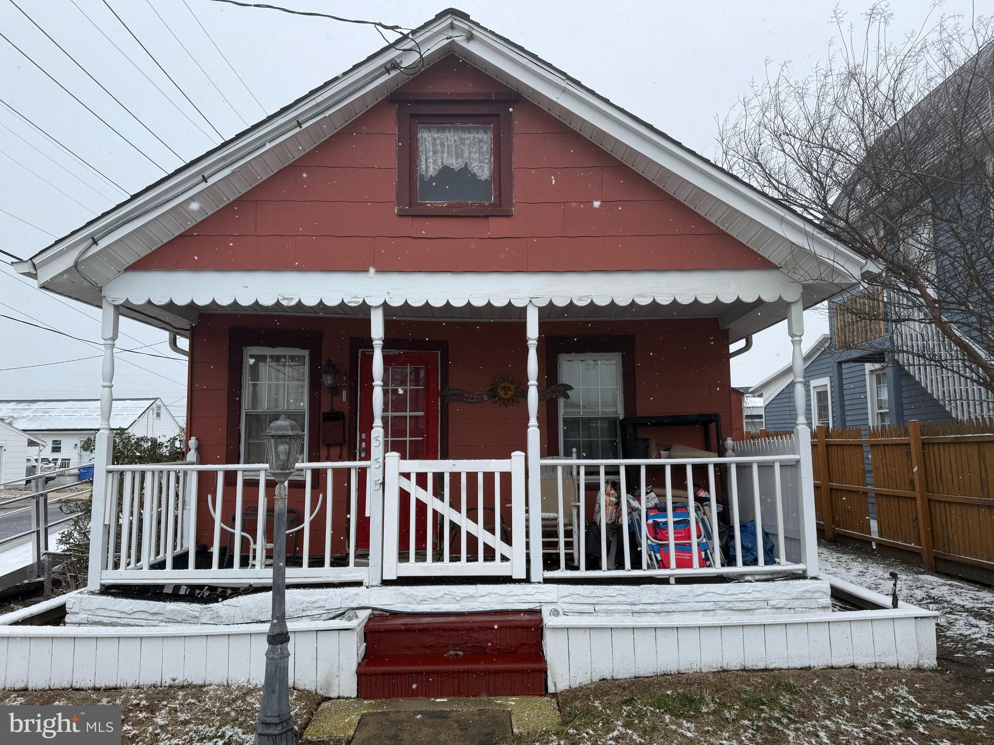 335 W GLENWOOD AVENUE