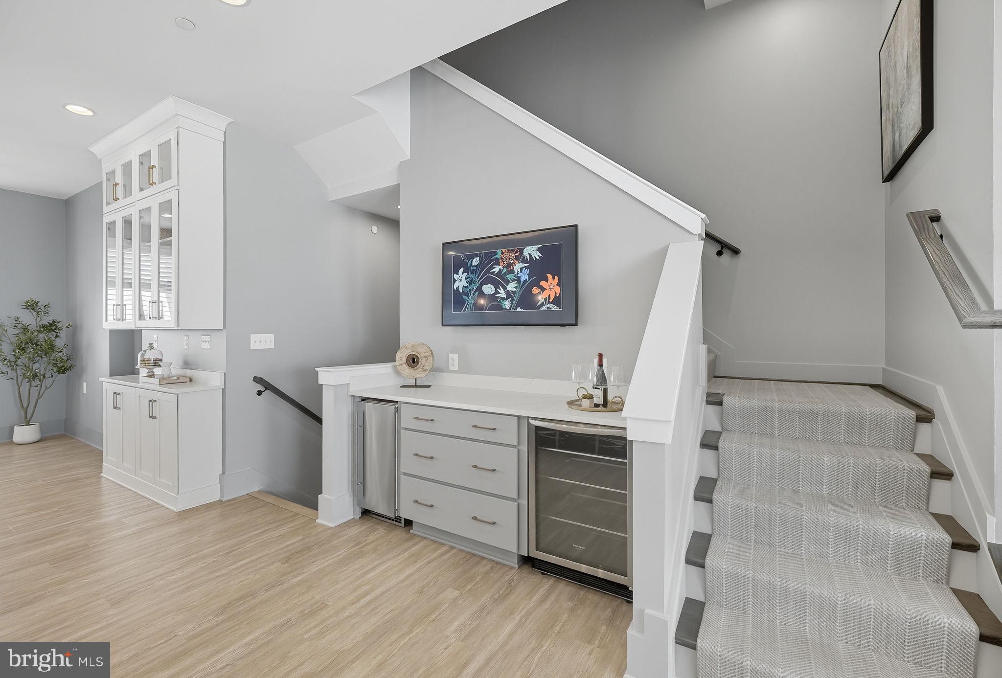 POTOMAC OUTSIDE - Residential