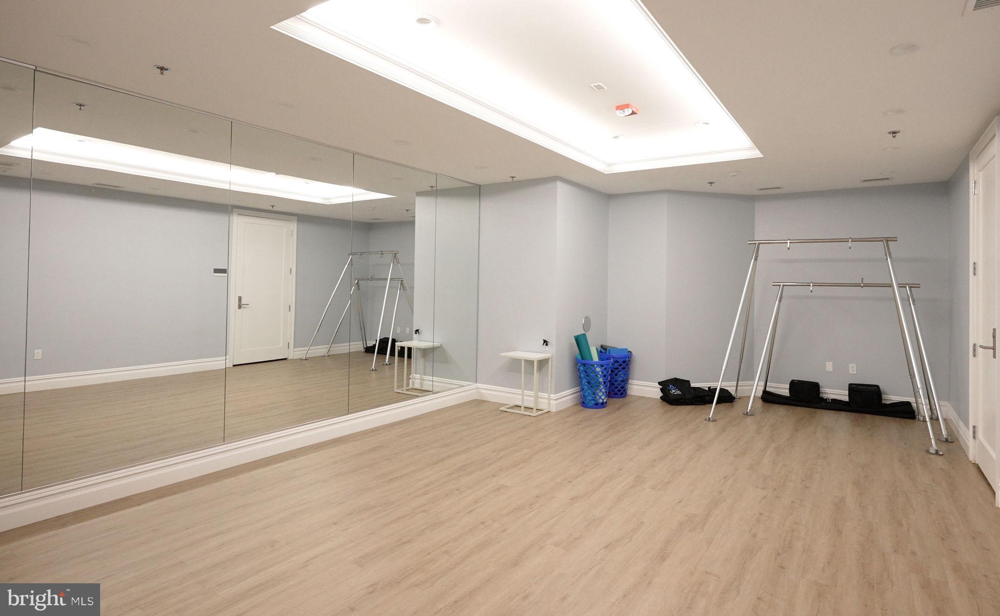 POTOMAC OUTSIDE - Residential