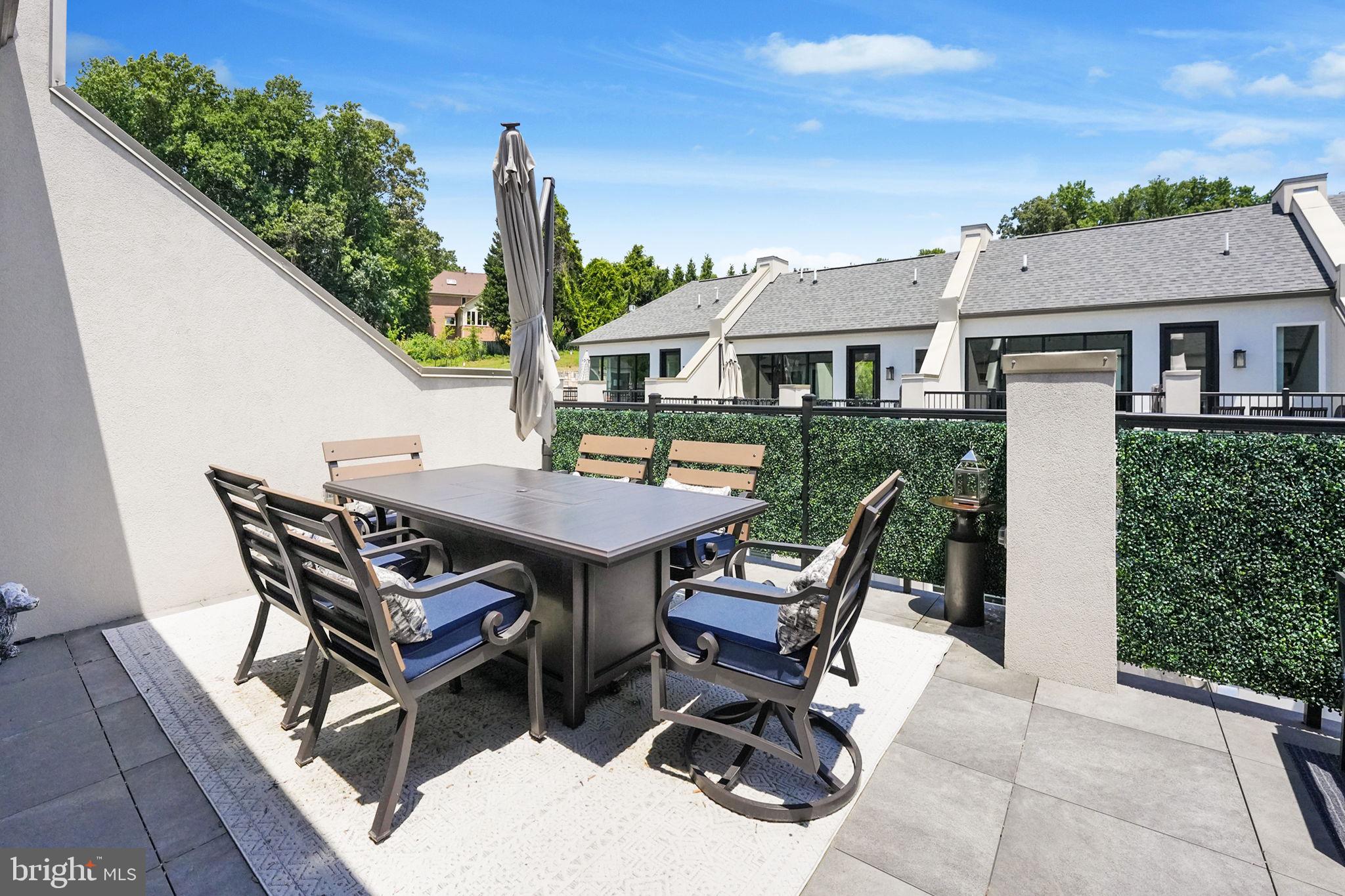 POTOMAC OUTSIDE - Residential