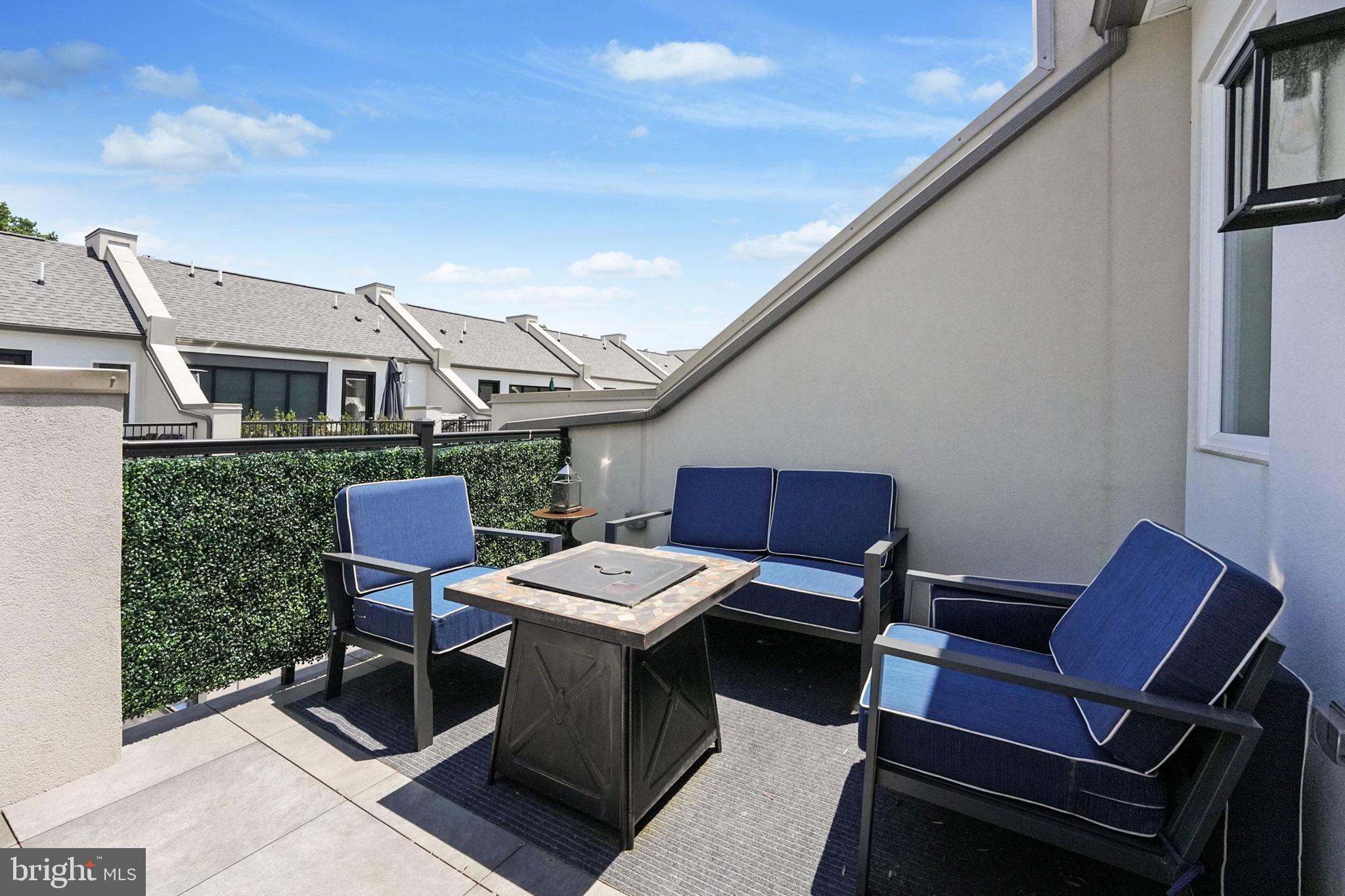 POTOMAC OUTSIDE - Residential