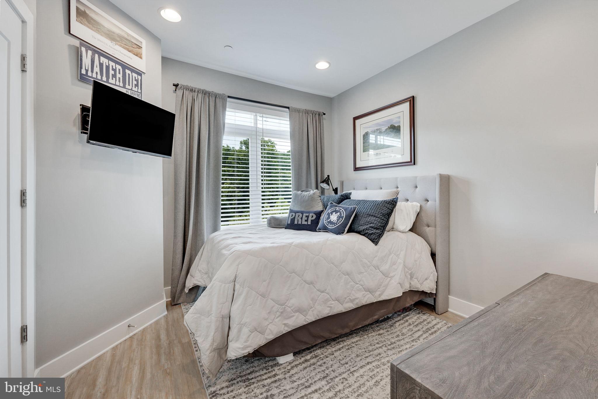 POTOMAC OUTSIDE - Residential