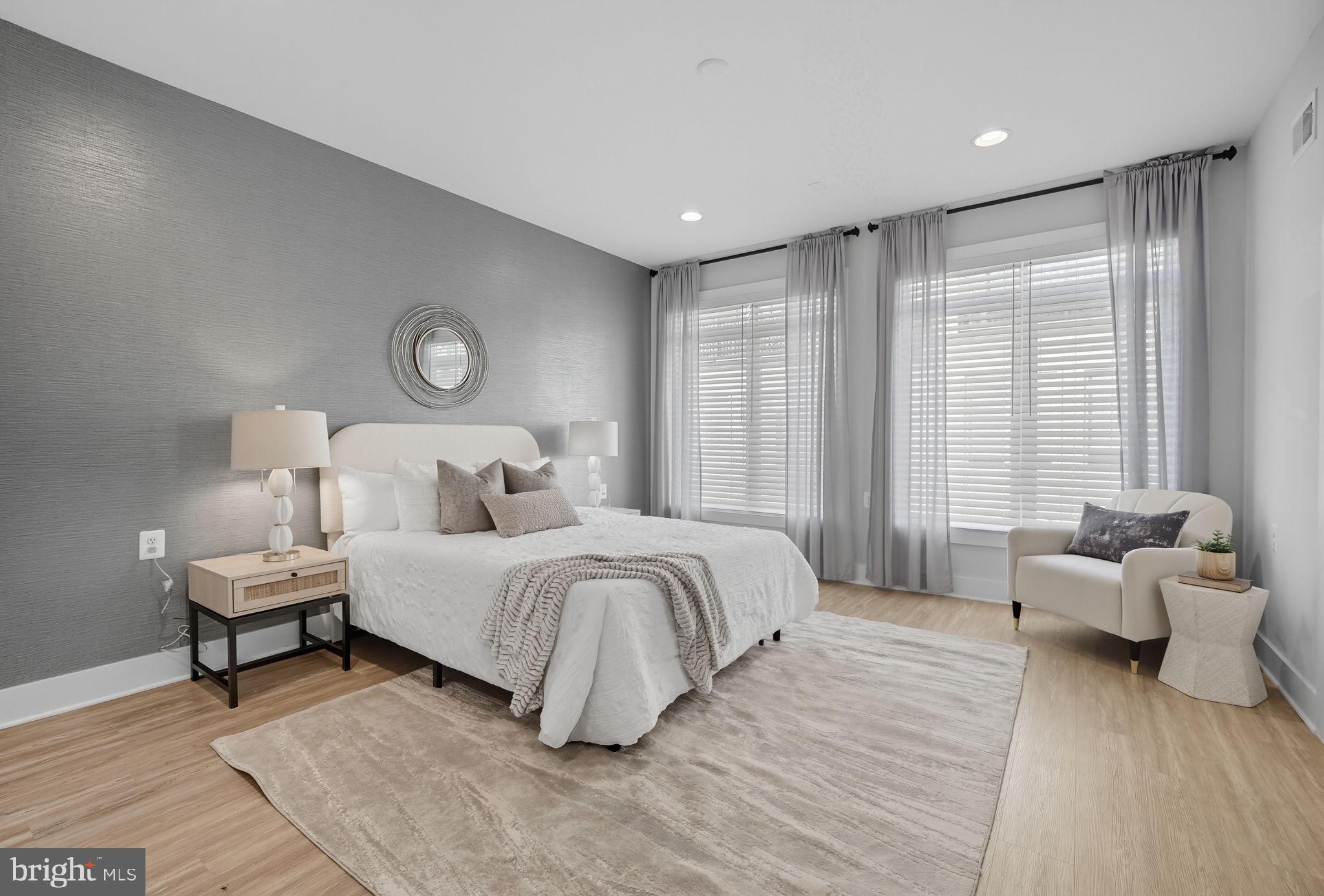 POTOMAC OUTSIDE - Residential