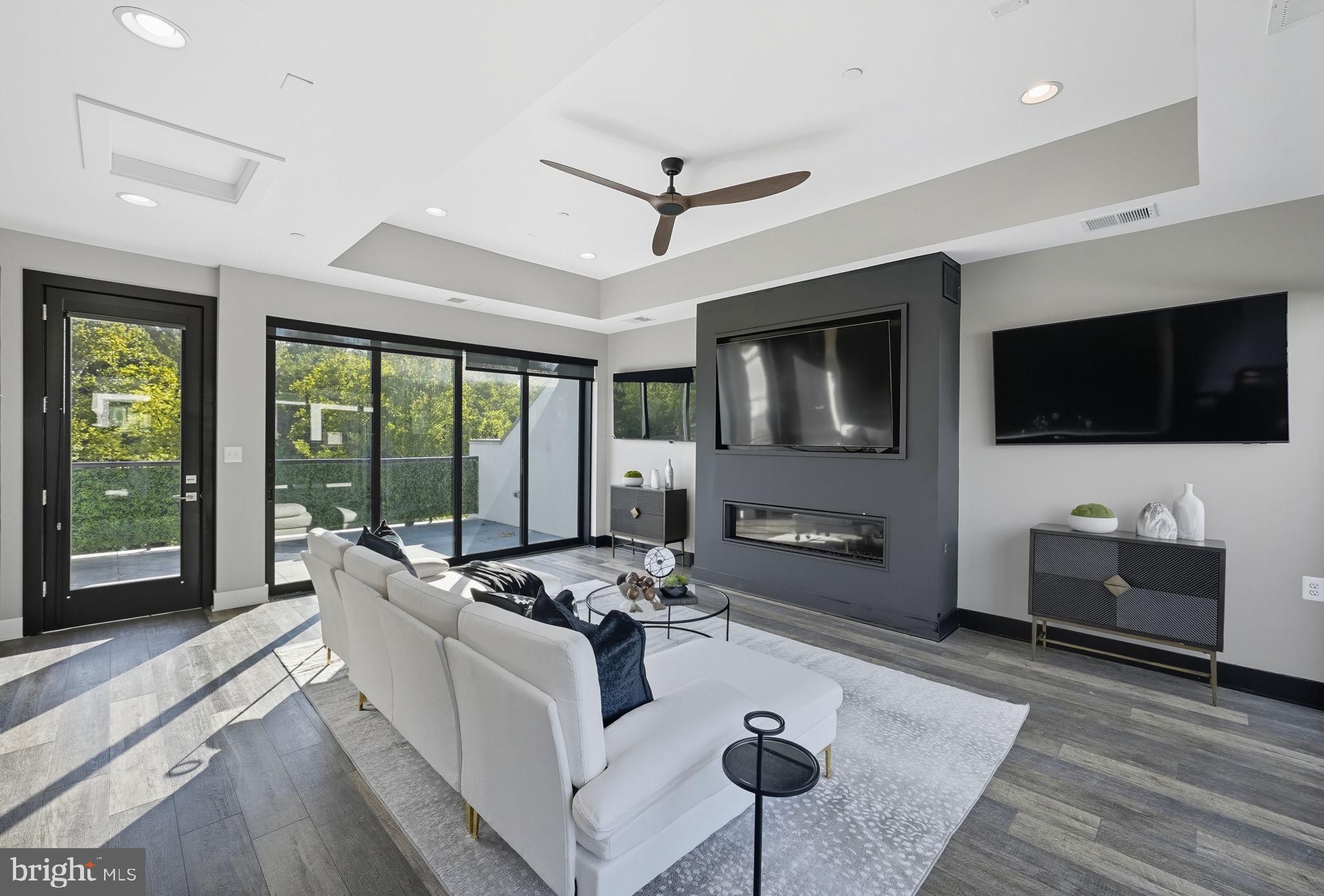 POTOMAC OUTSIDE - Residential