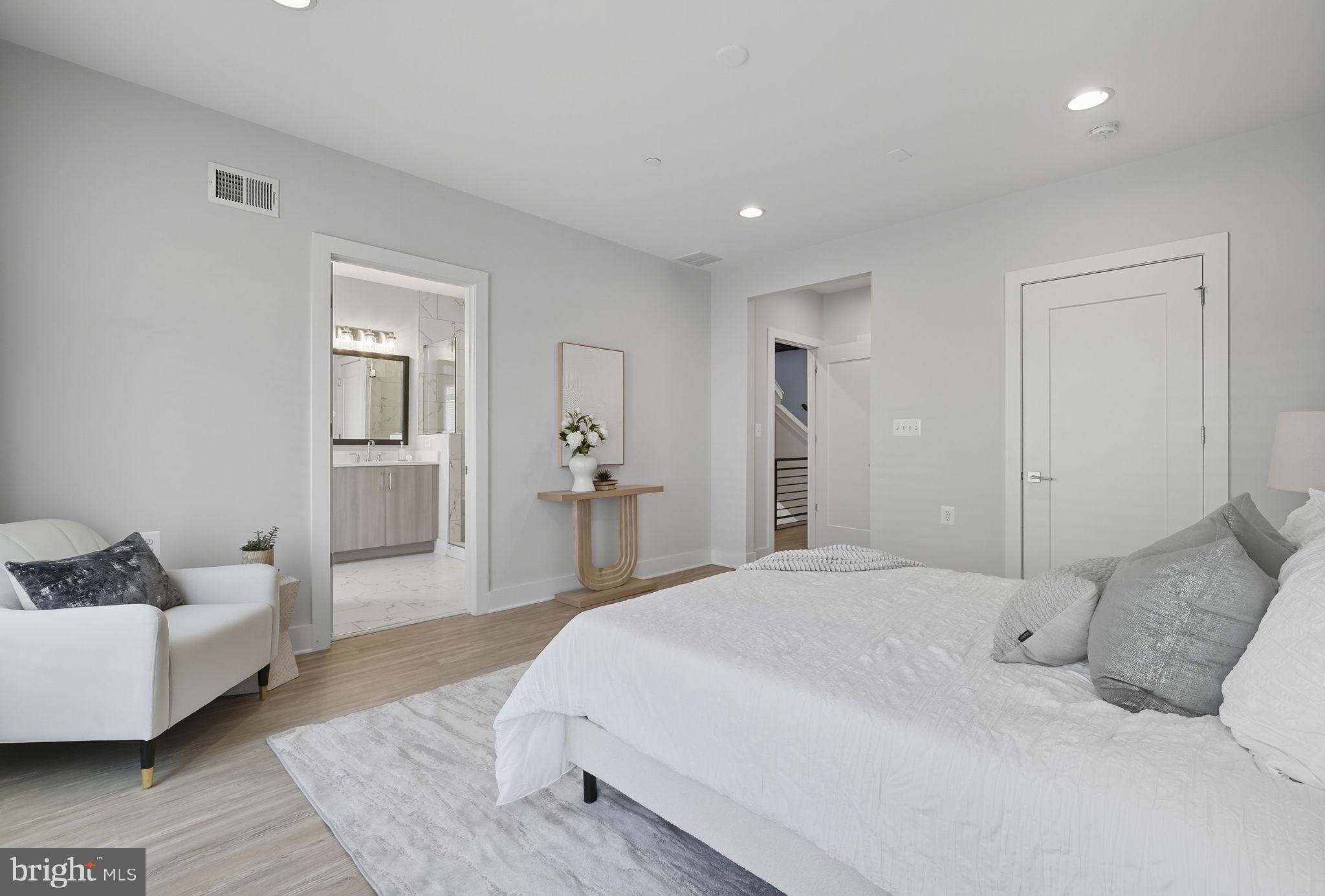 POTOMAC OUTSIDE - Residential