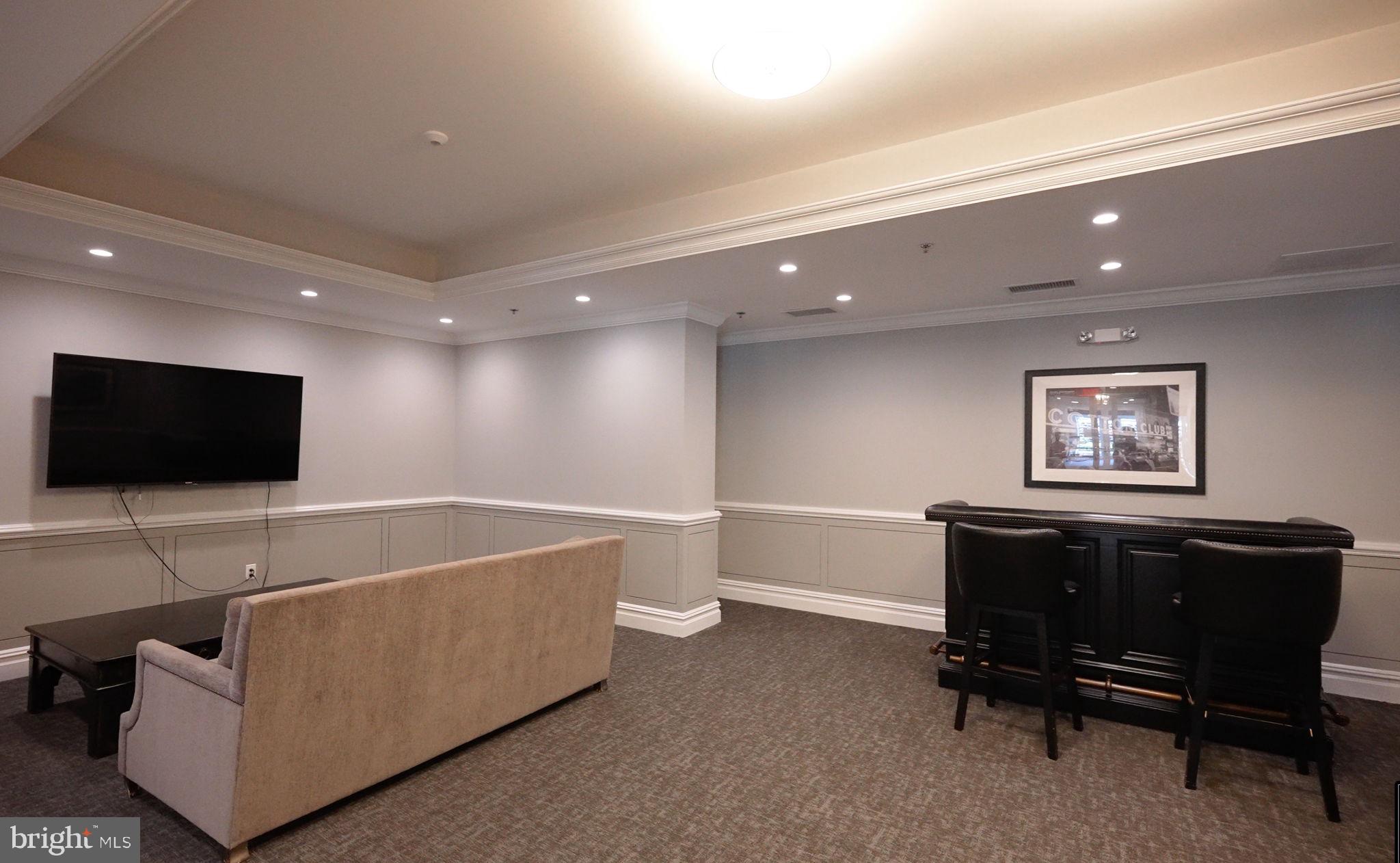 POTOMAC OUTSIDE - Residential