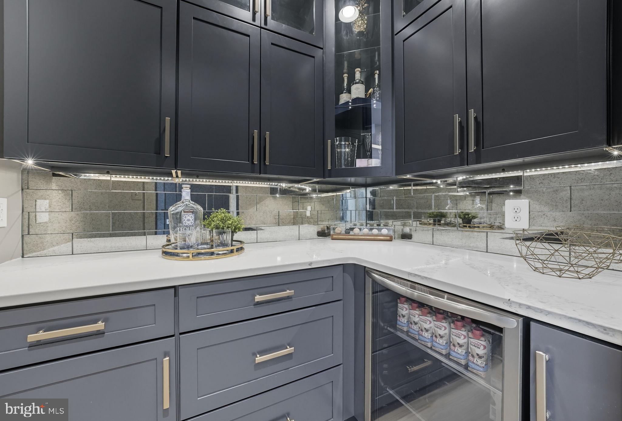 POTOMAC OUTSIDE - Residential