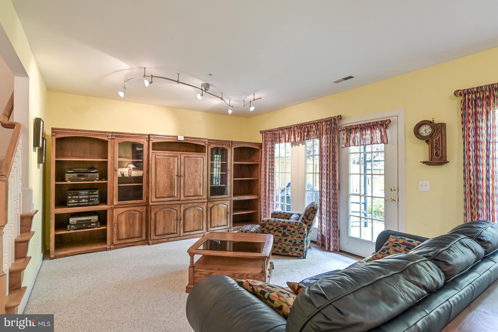 OLD TOWN GREENS - Residential