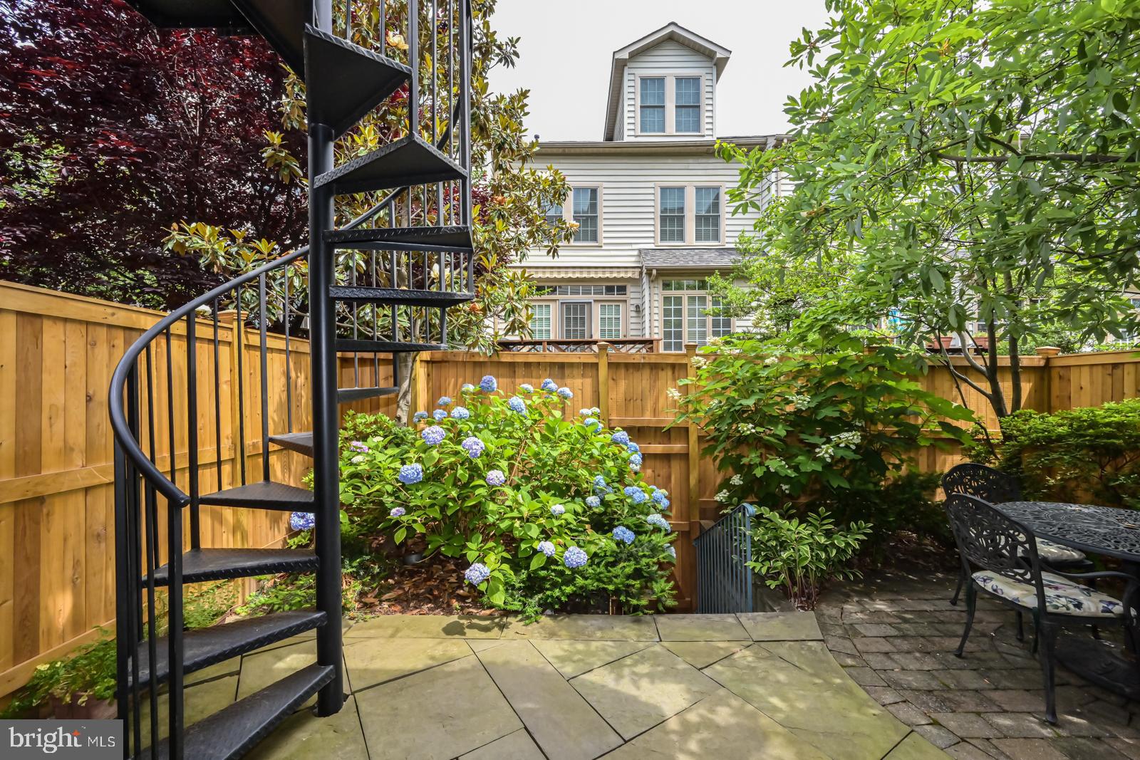 OLD TOWN GREENS - Residential