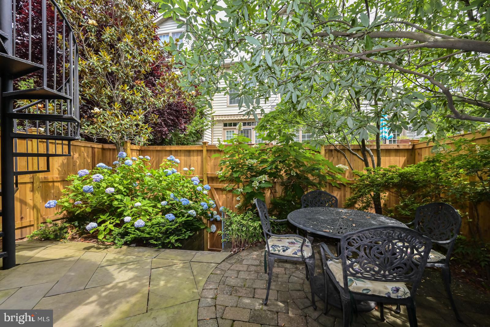 OLD TOWN GREENS - Residential