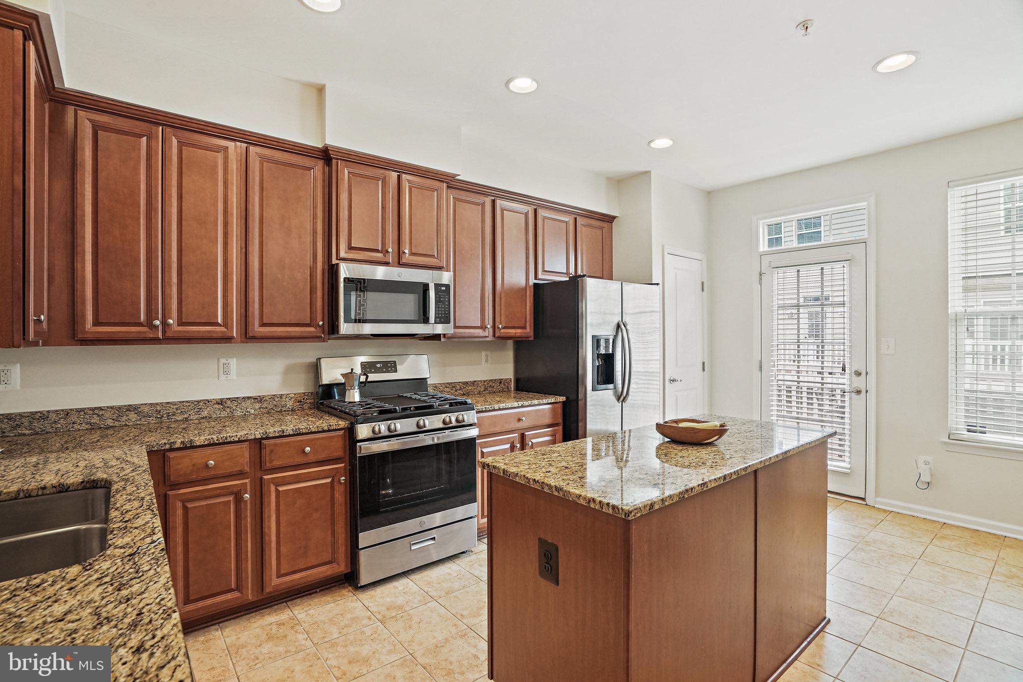 3825 COMMODORE JOSHUA BARNEY DRIVE NE