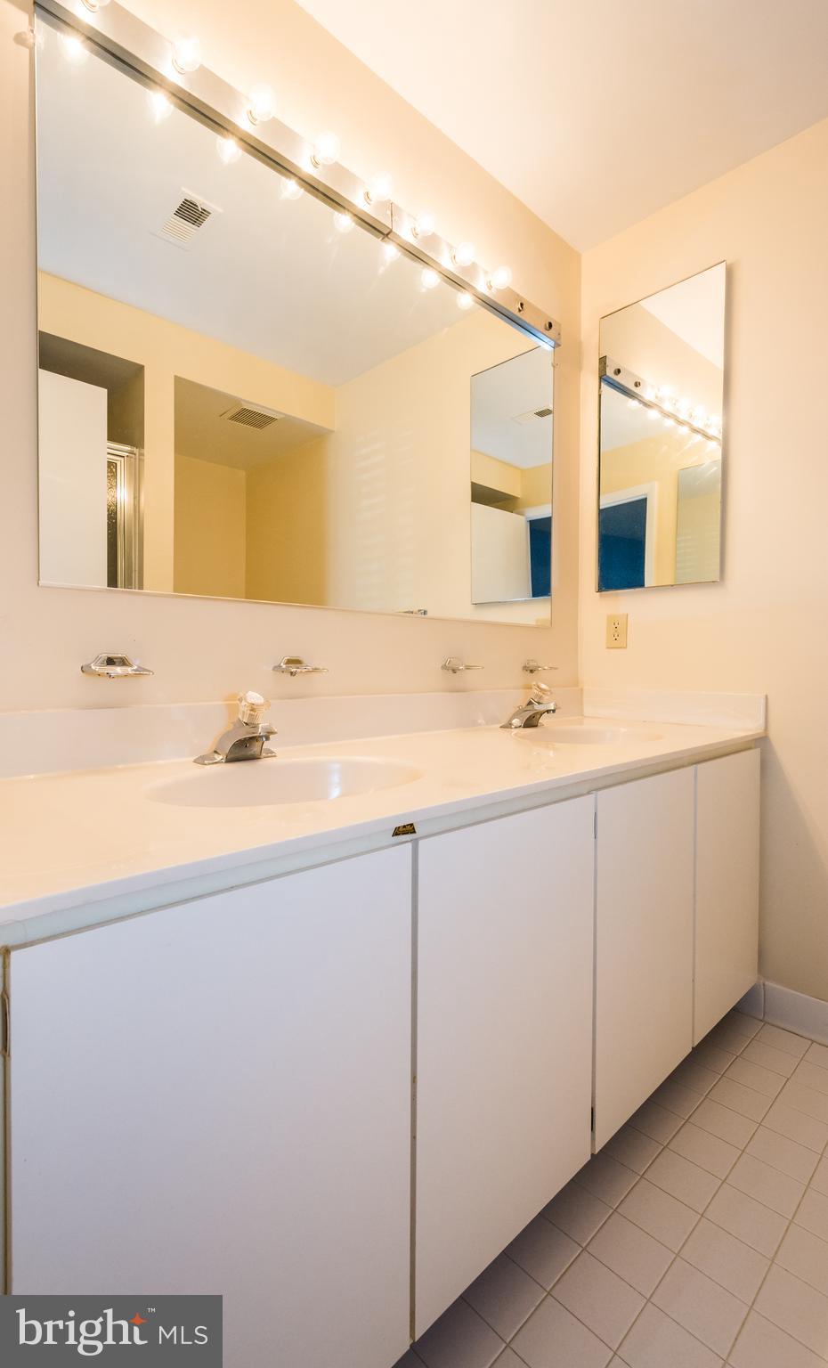 STAPLETON COURT GARDEN - Residential