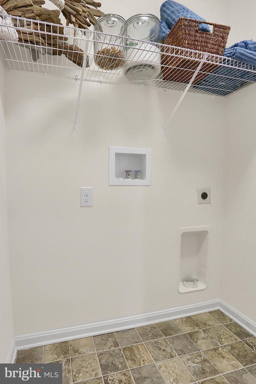 CAPTAIN'S COVE - Residential