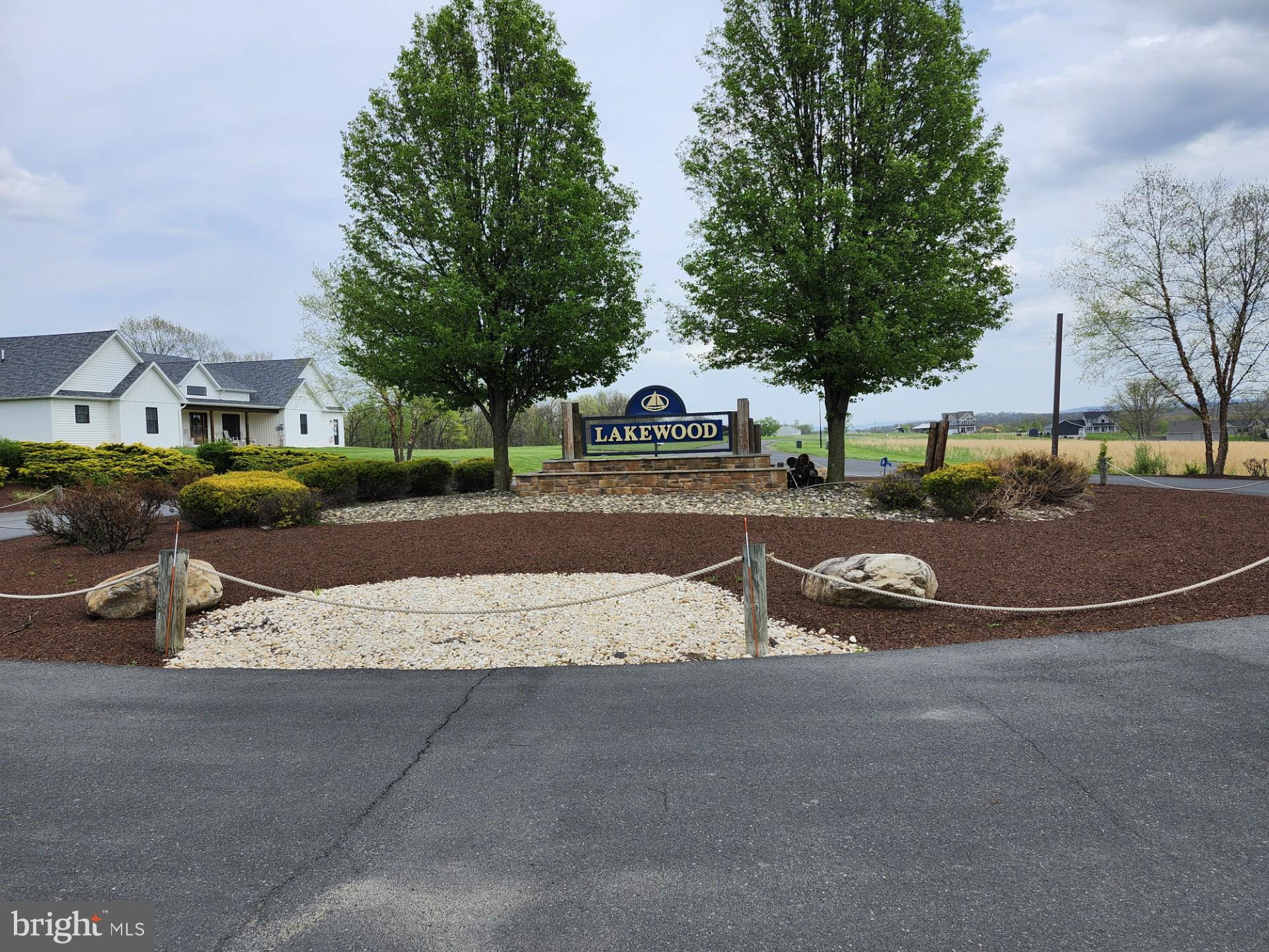 LAKEWOOD - Residential