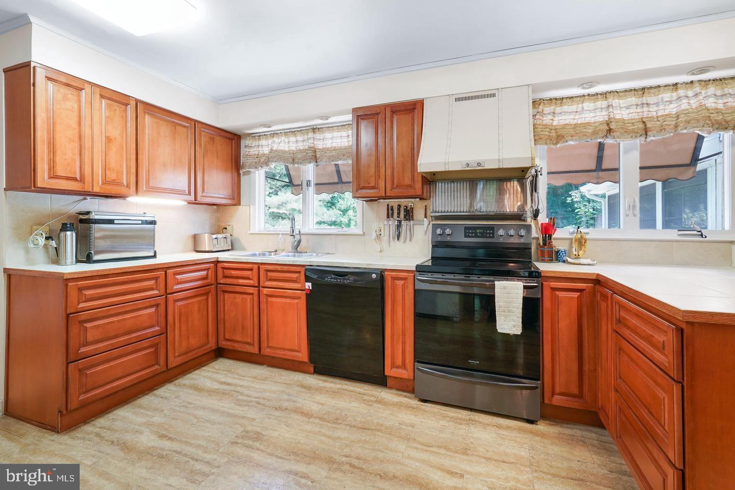 WOODCREST SHORES - Residential