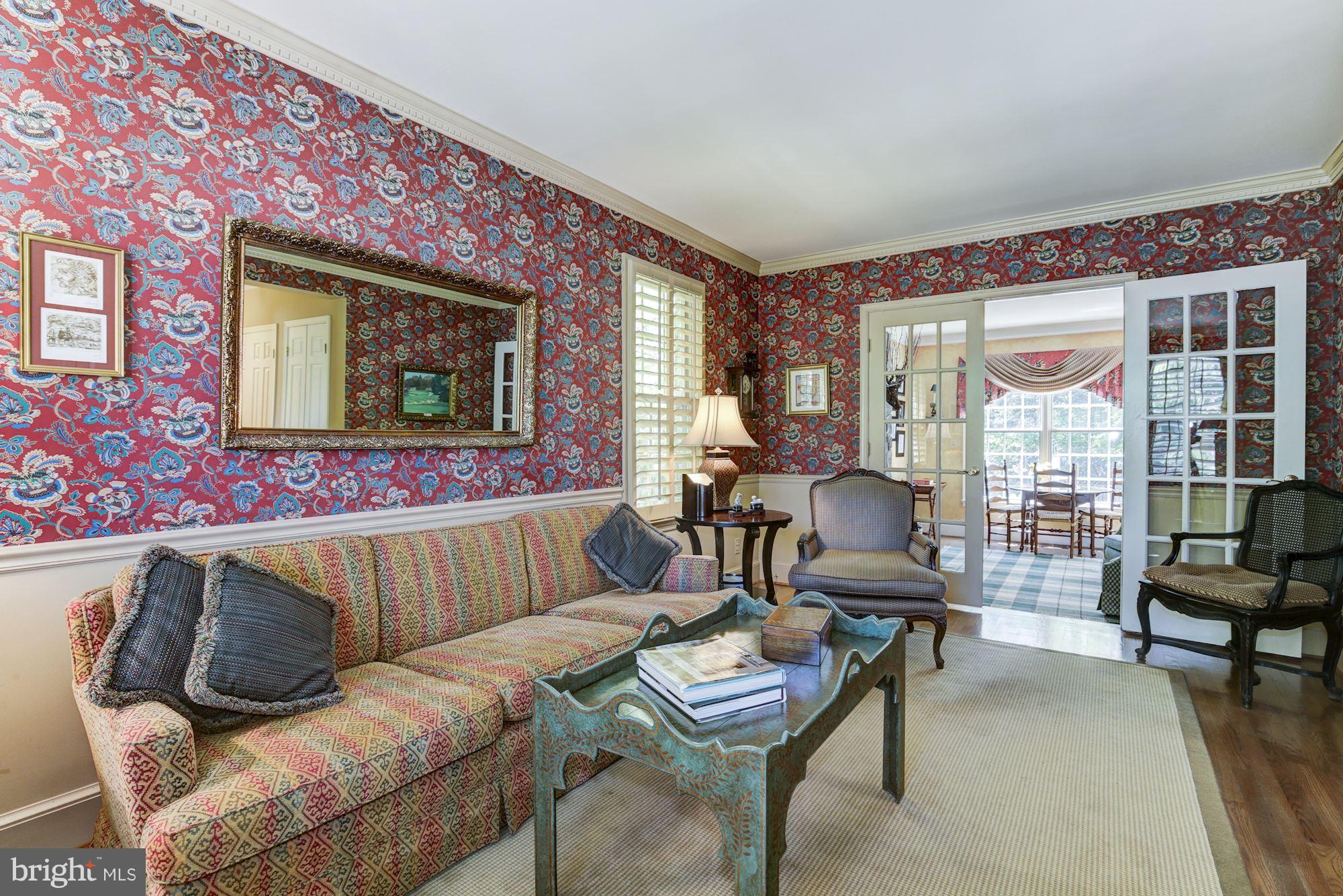 COUNTRY CLUB HILLS - Residential