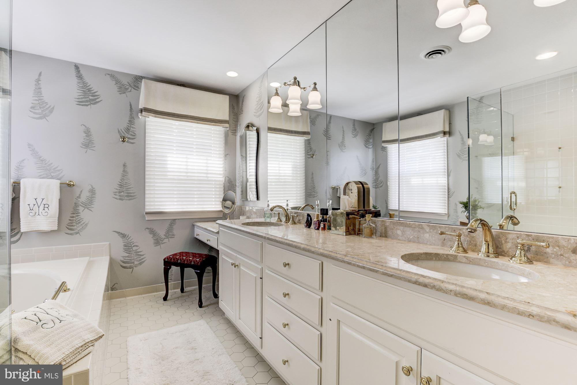 COUNTRY CLUB HILLS - Residential