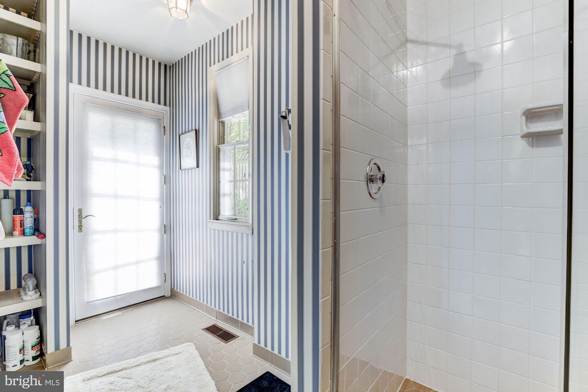 COUNTRY CLUB HILLS - Residential