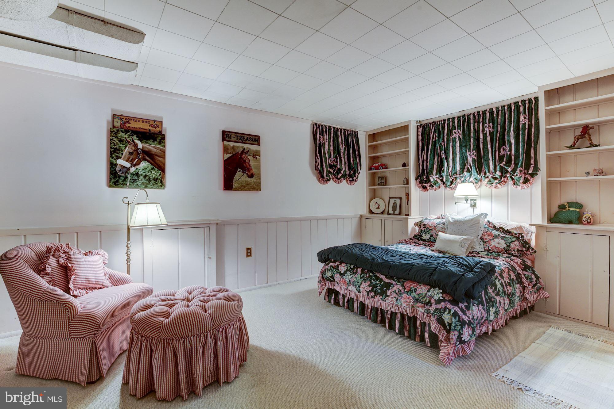 COUNTRY CLUB HILLS - Residential