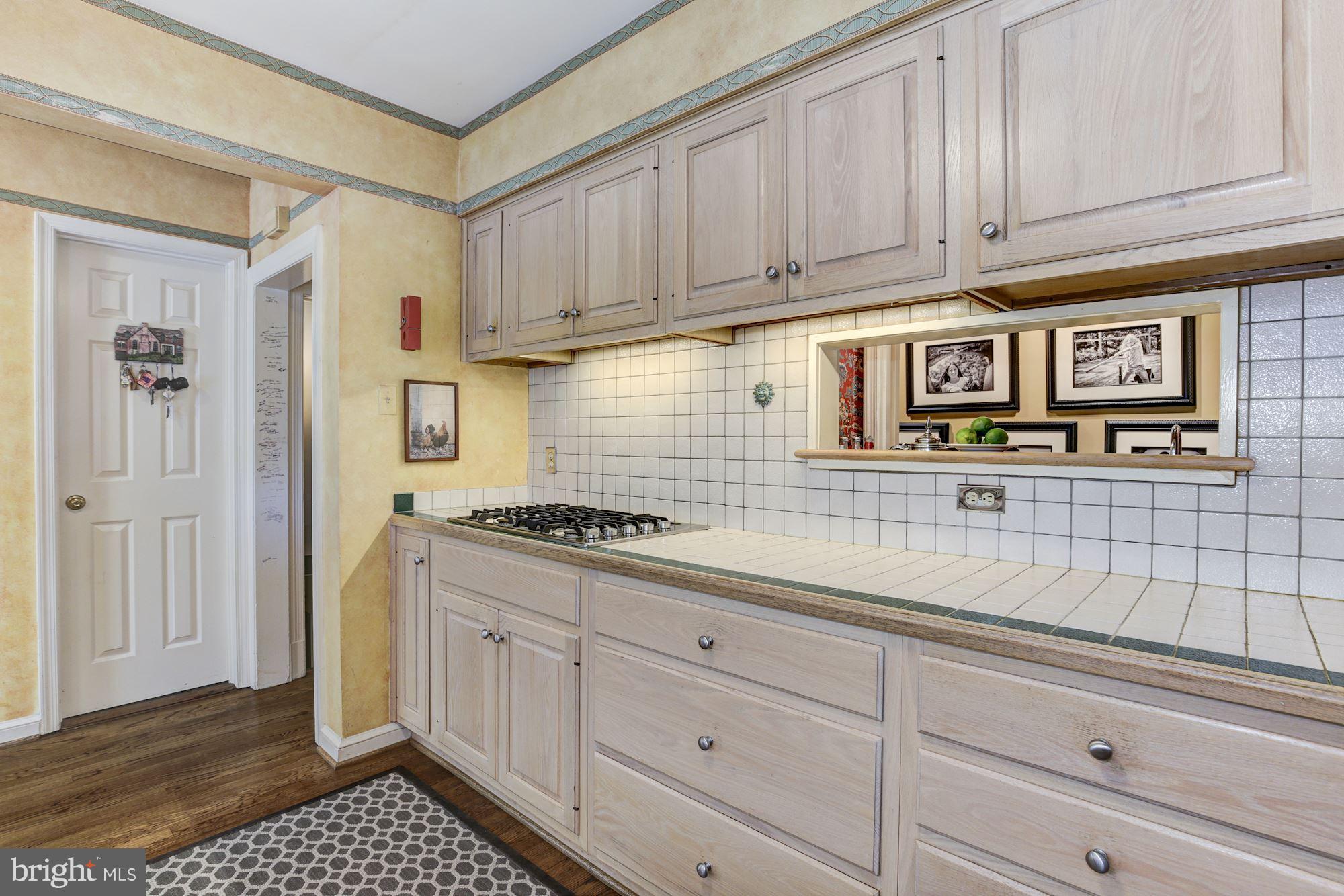 COUNTRY CLUB HILLS - Residential