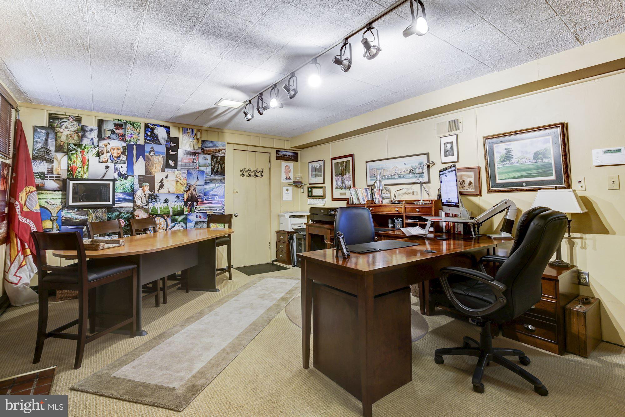 COUNTRY CLUB HILLS - Residential