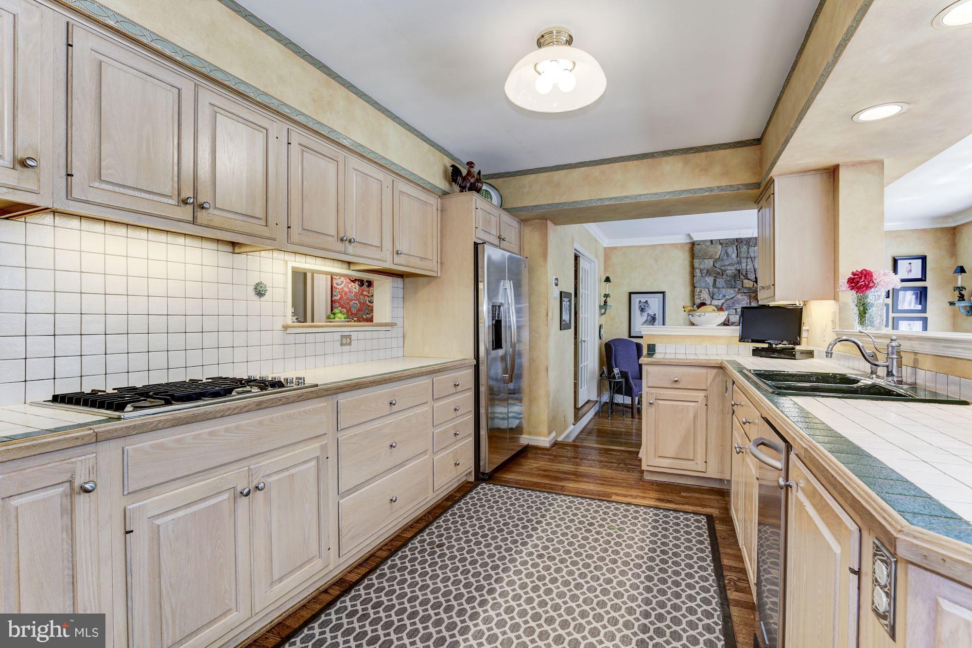 COUNTRY CLUB HILLS - Residential