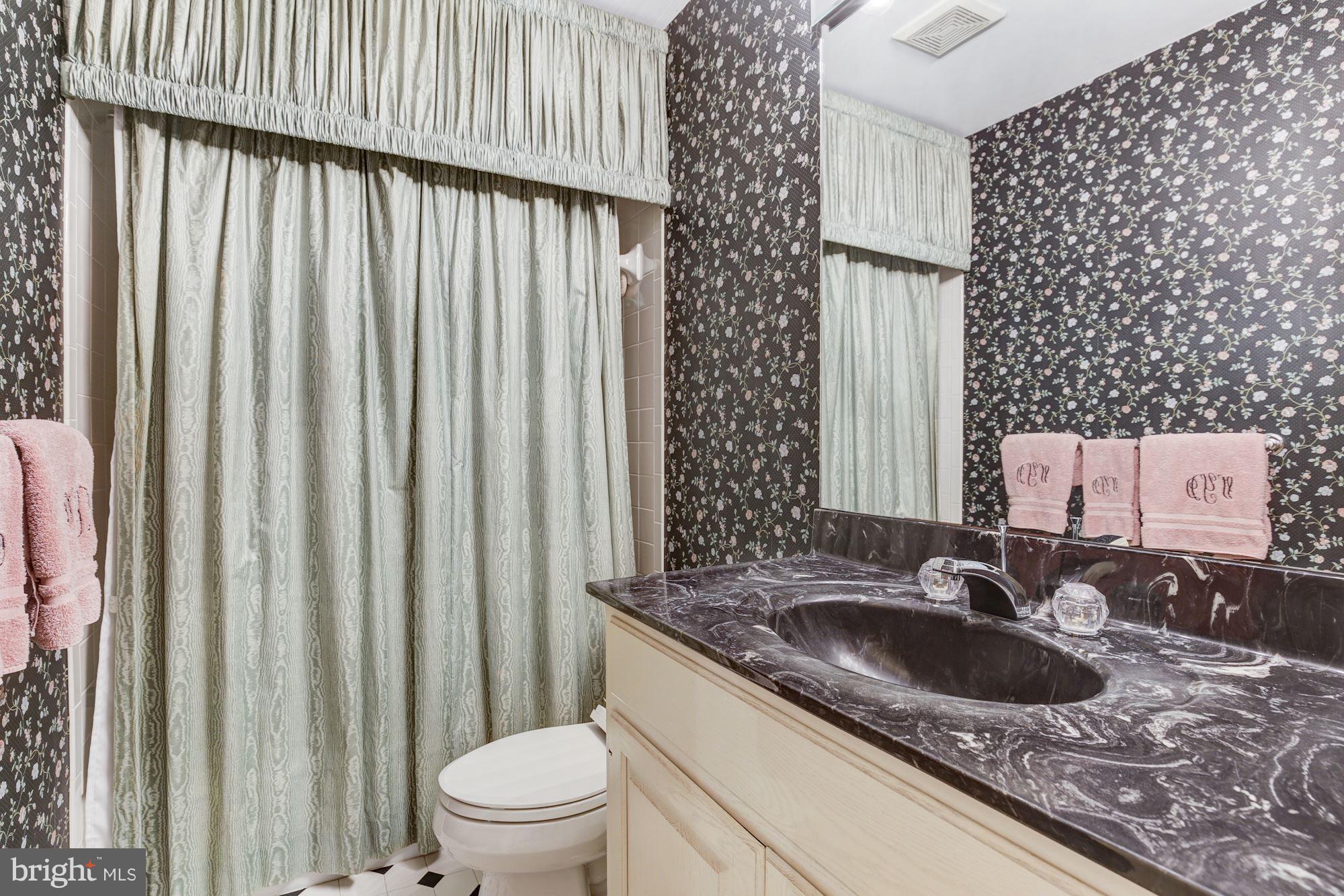 COUNTRY CLUB HILLS - Residential