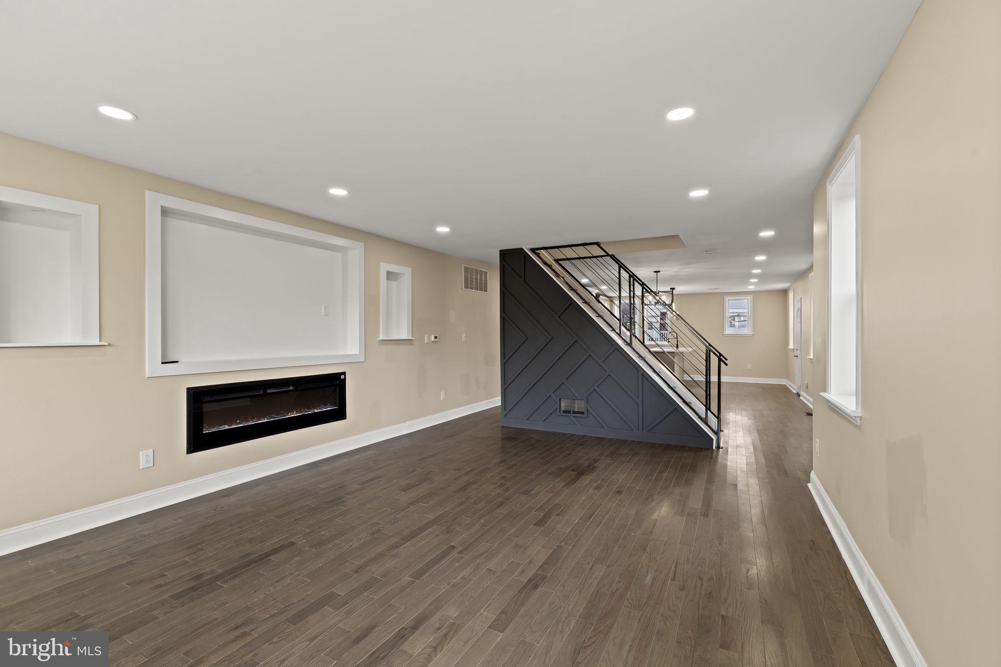 WEST OAK LANE - Residential