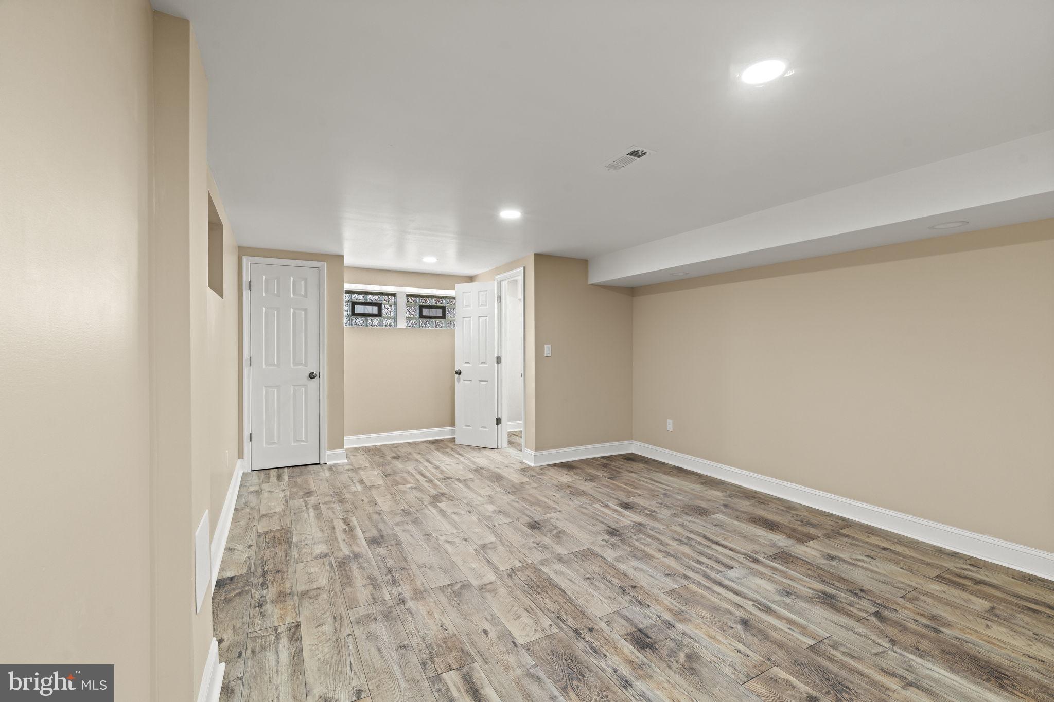 WEST OAK LANE - Residential