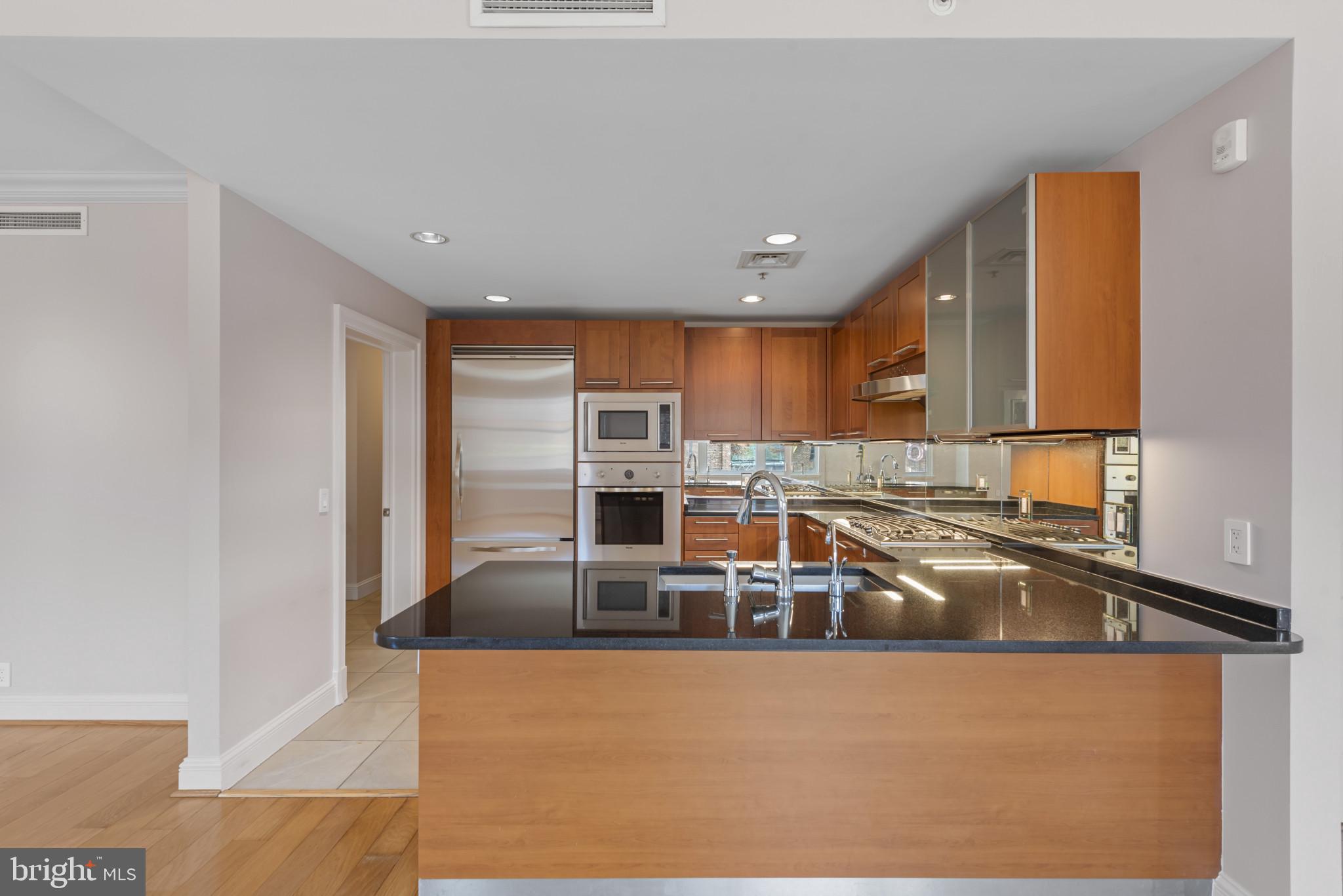 THE RITZ-CARLTON RESIDENCES - Residential