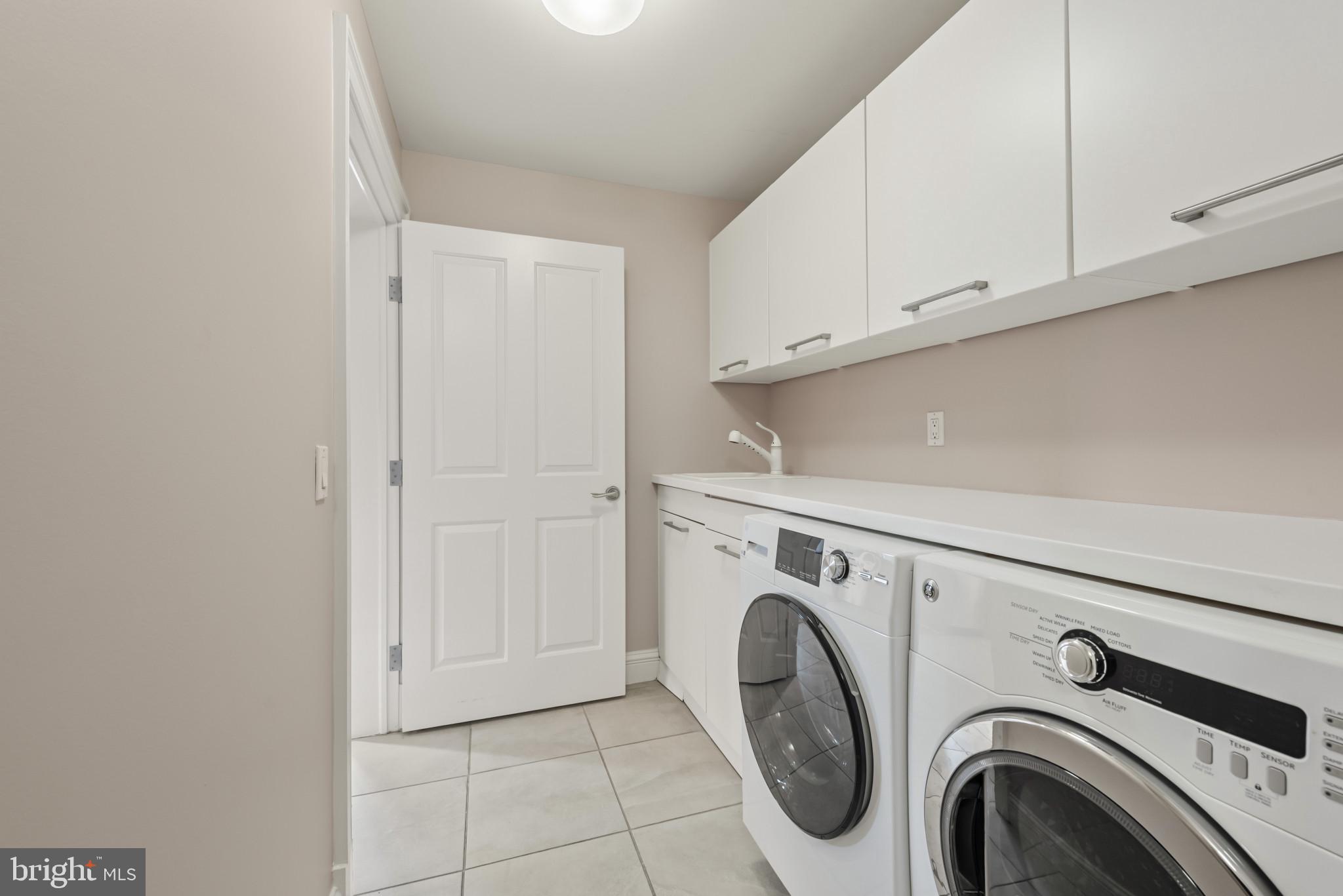 THE RITZ-CARLTON RESIDENCES - Residential