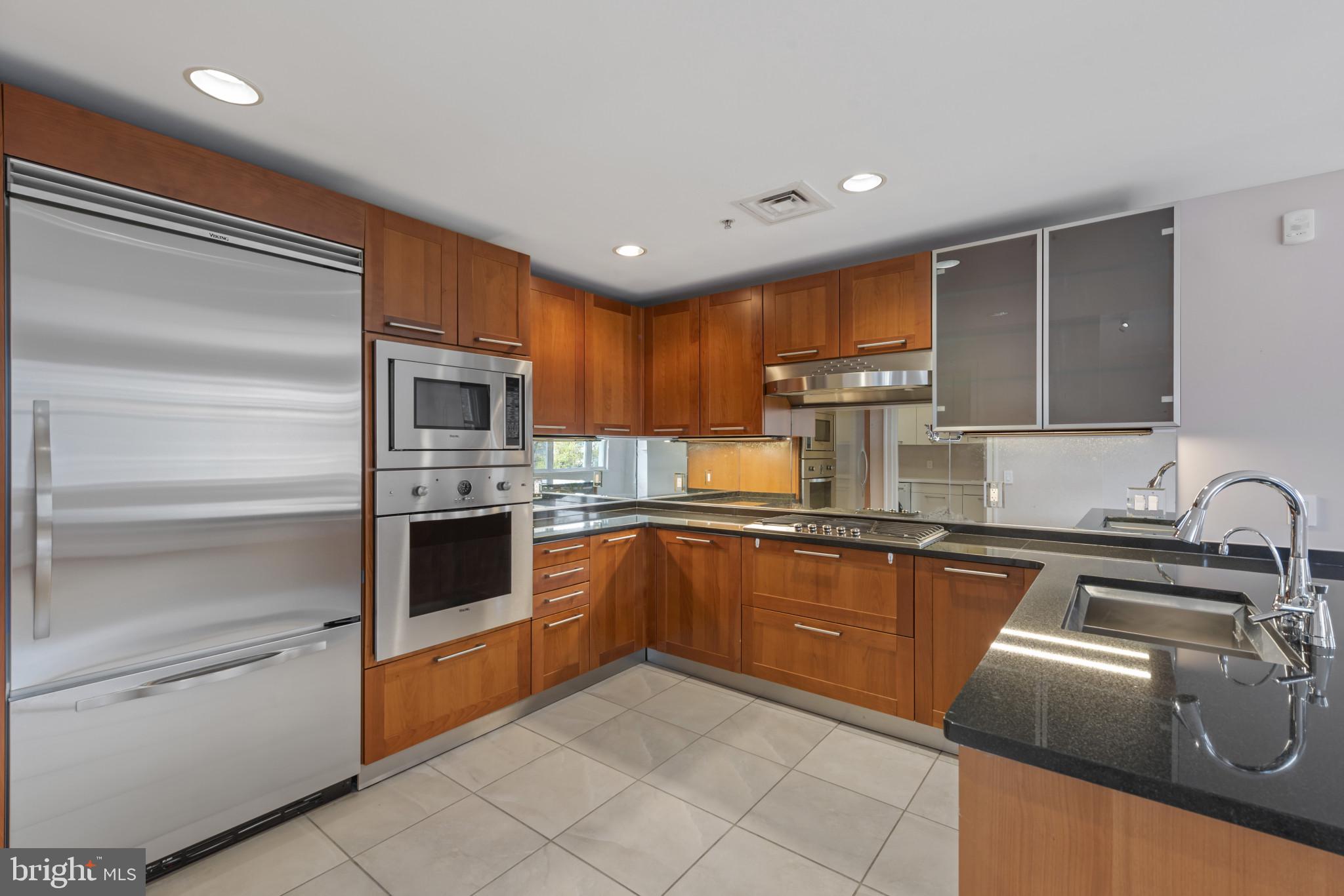 THE RITZ-CARLTON RESIDENCES - Residential