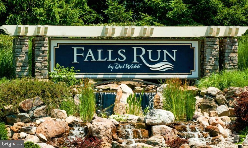 THE VILLAS AT FALLS RUN - Residential