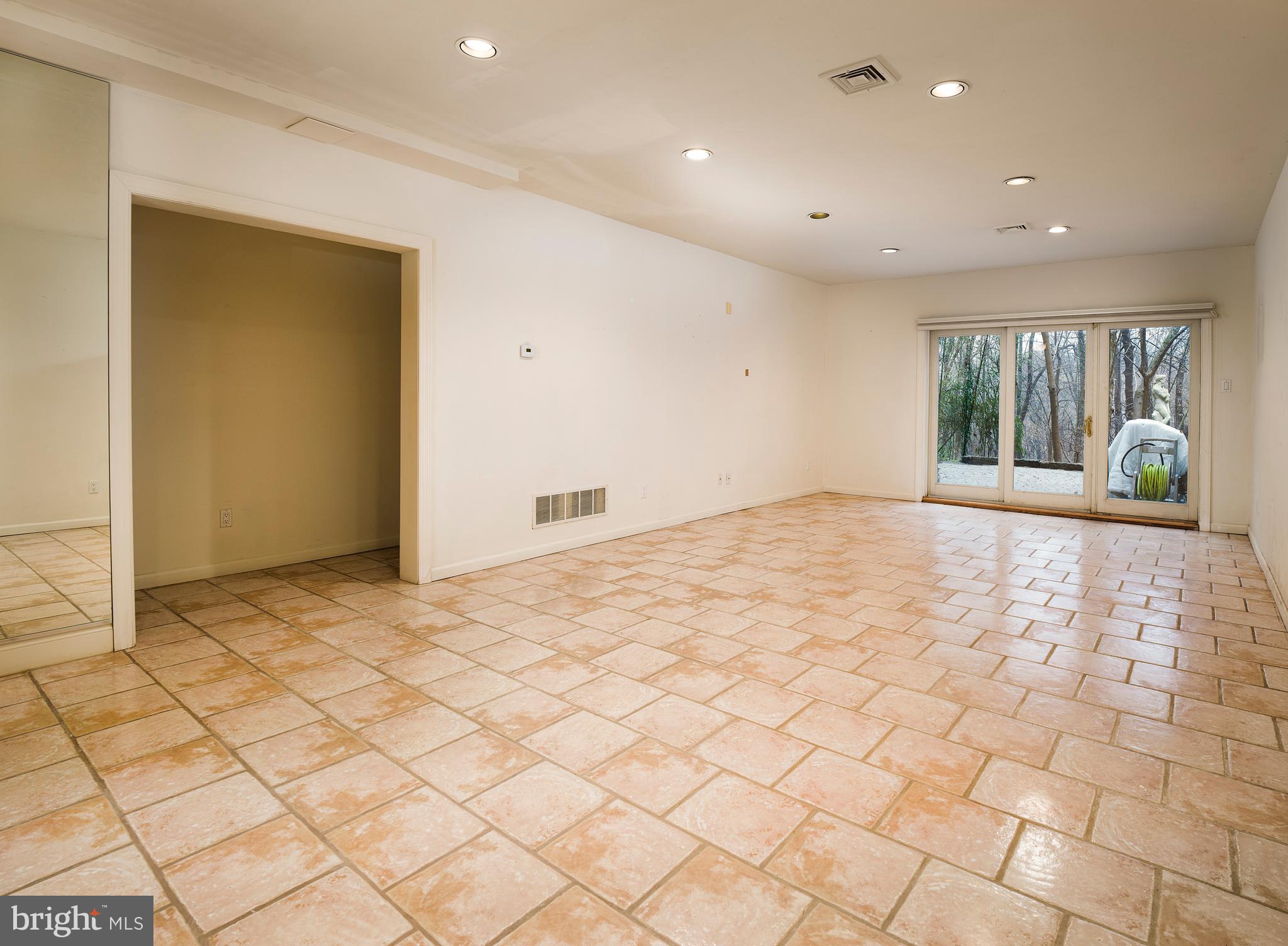 ROBERT BRUCE - Residential