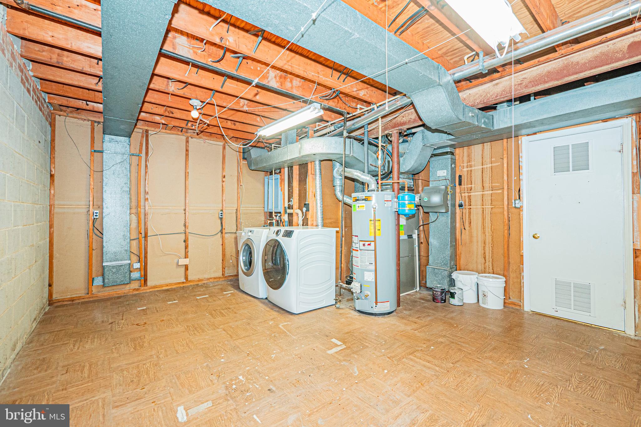 DIAMOND FARM - Residential Lease